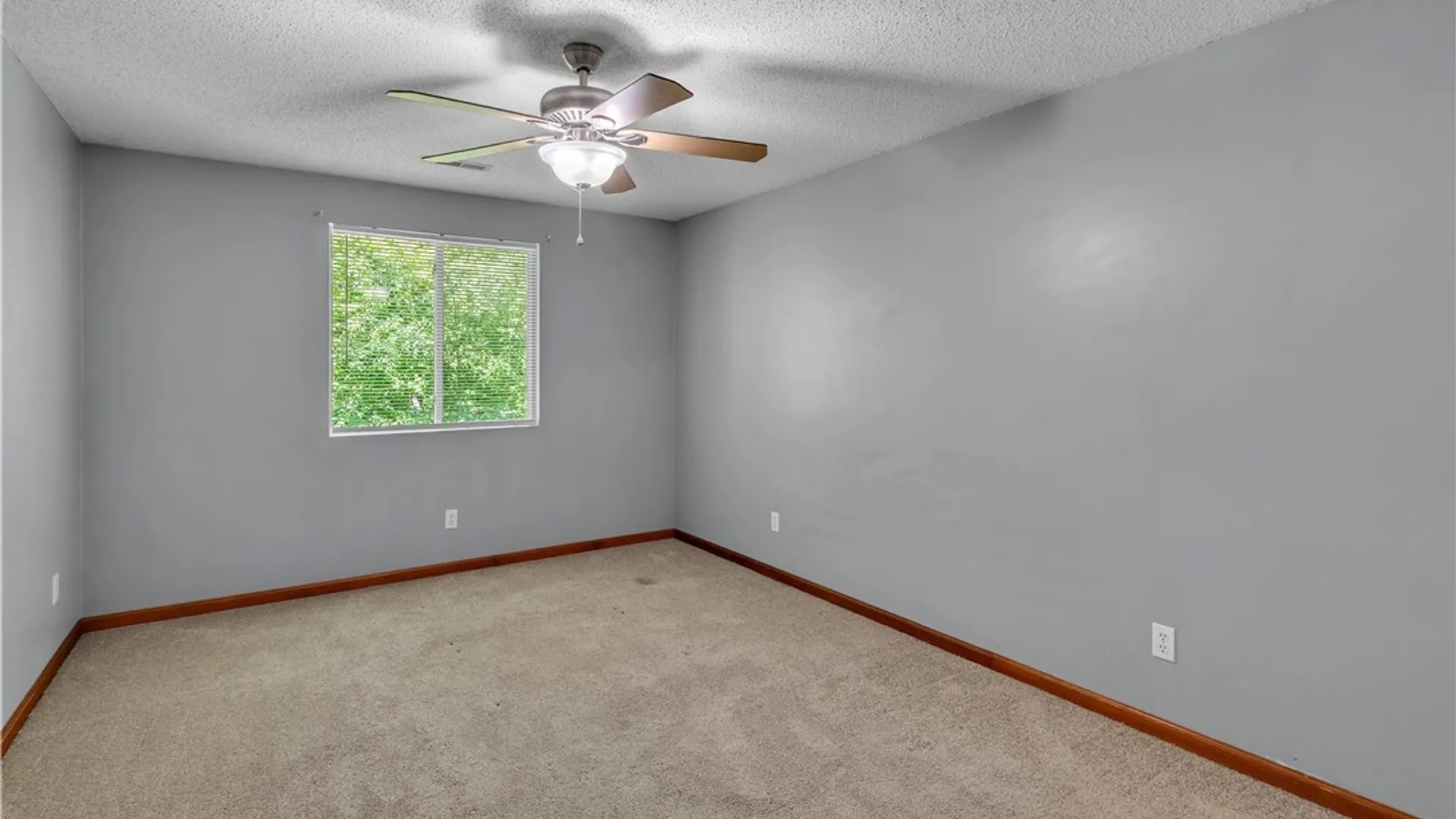 Property at 12 Sunmist Sq, Amherst, NY 14228 20