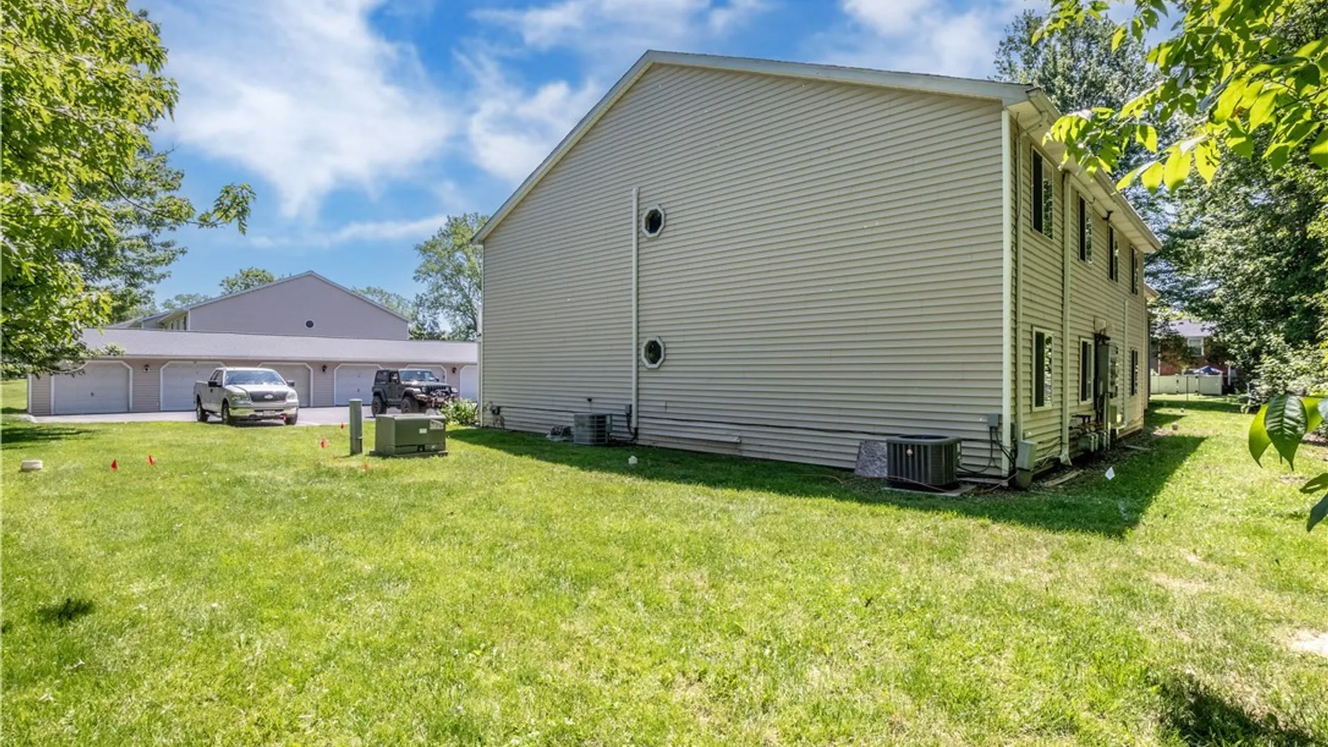 Property at 12 Sunmist Sq, Amherst, NY 14228 34