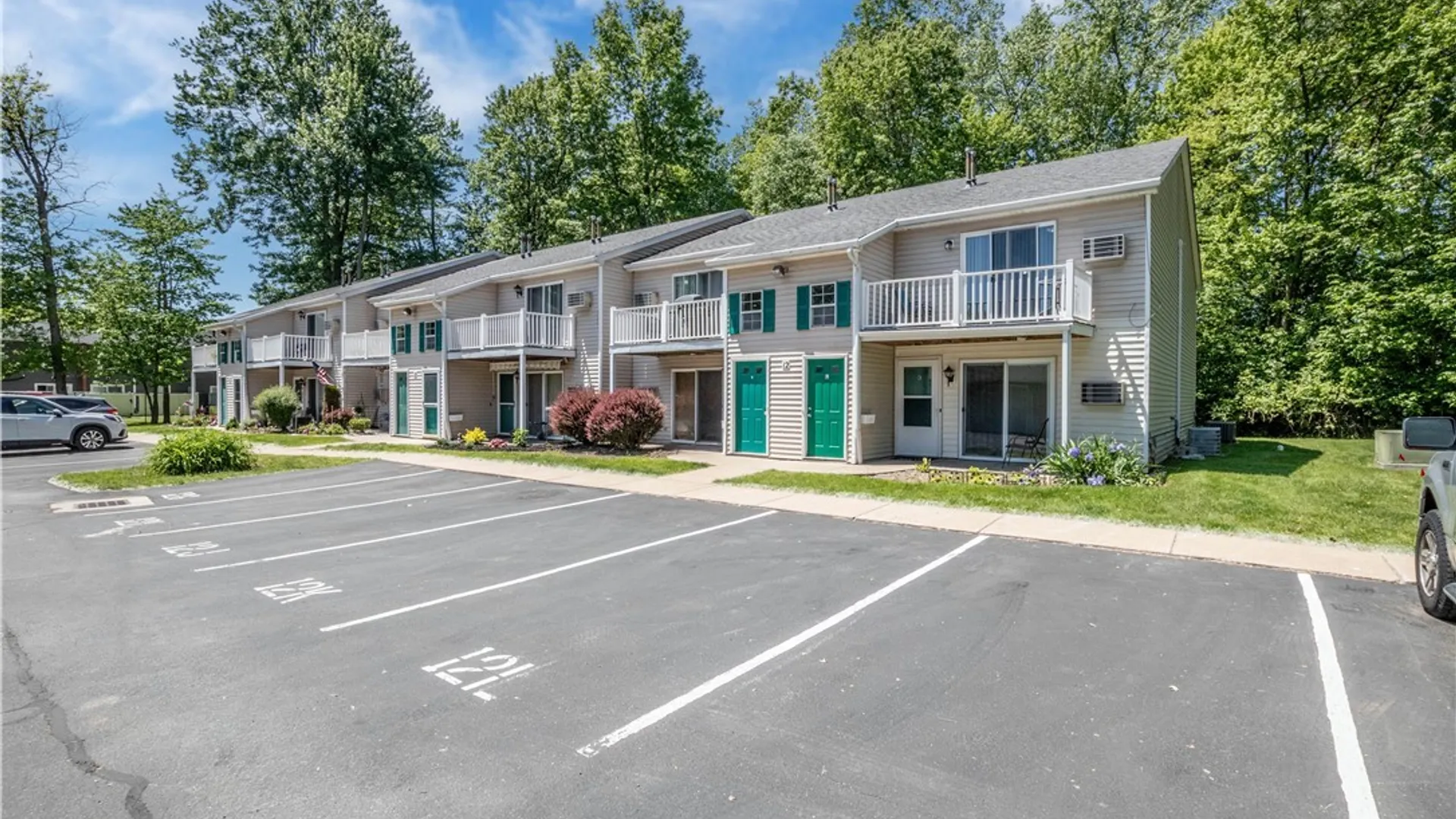 Property at 12 Sunmist Sq, Amherst, NY 14228 35