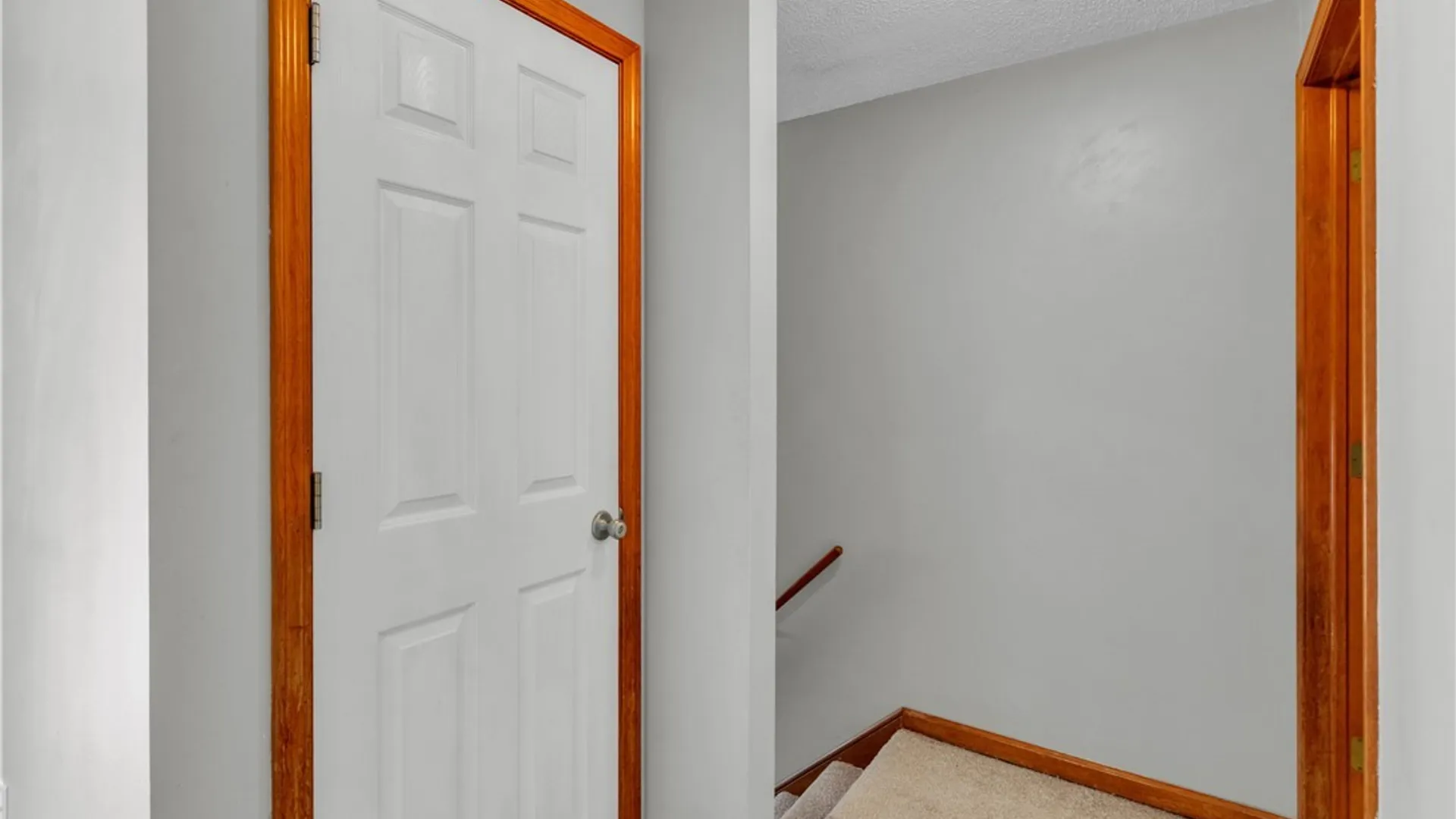 Property at 12 Sunmist Sq, Amherst, NY 14228 5
