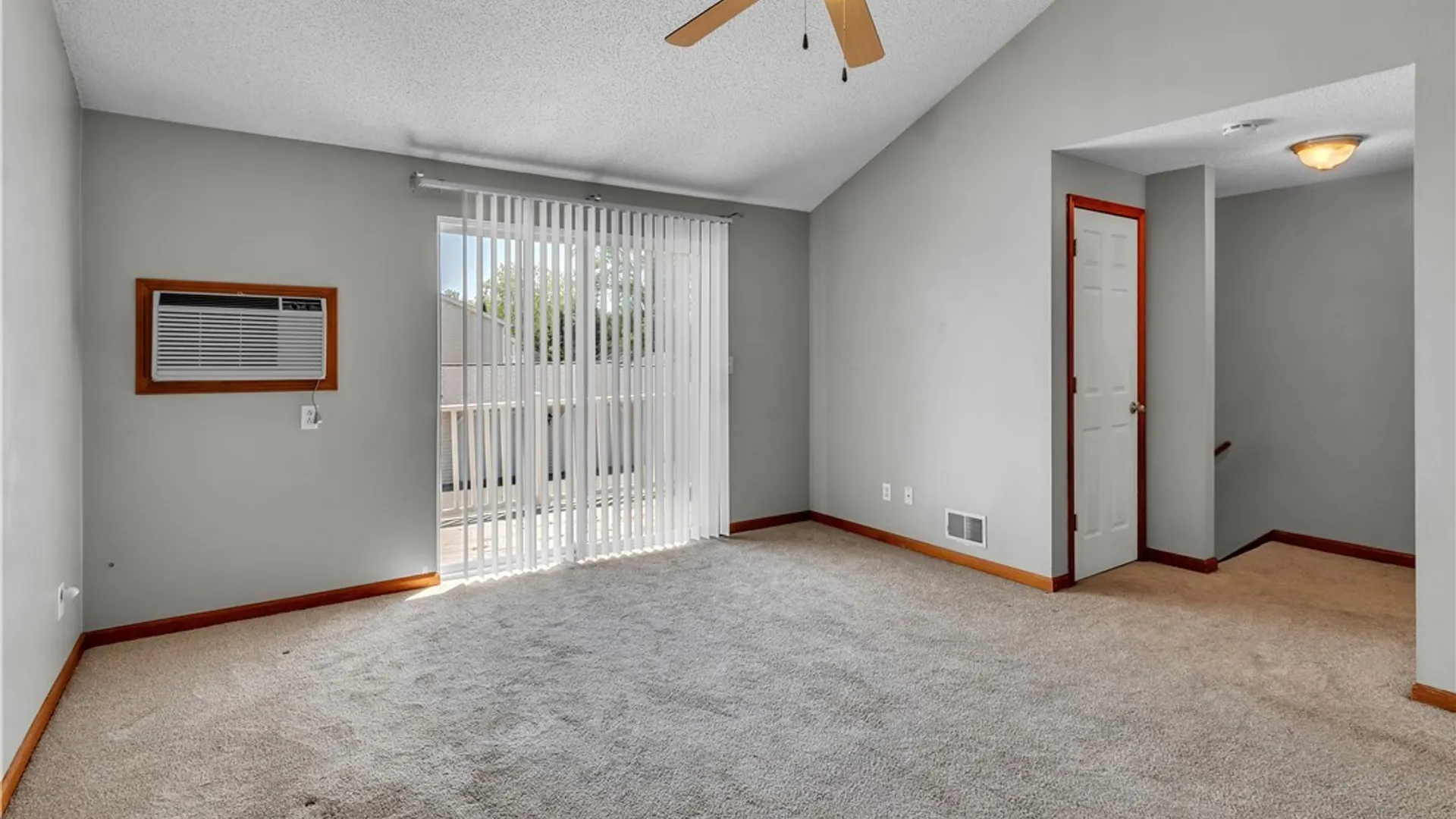 Property at 12 Sunmist Sq, Amherst, NY 14228 9