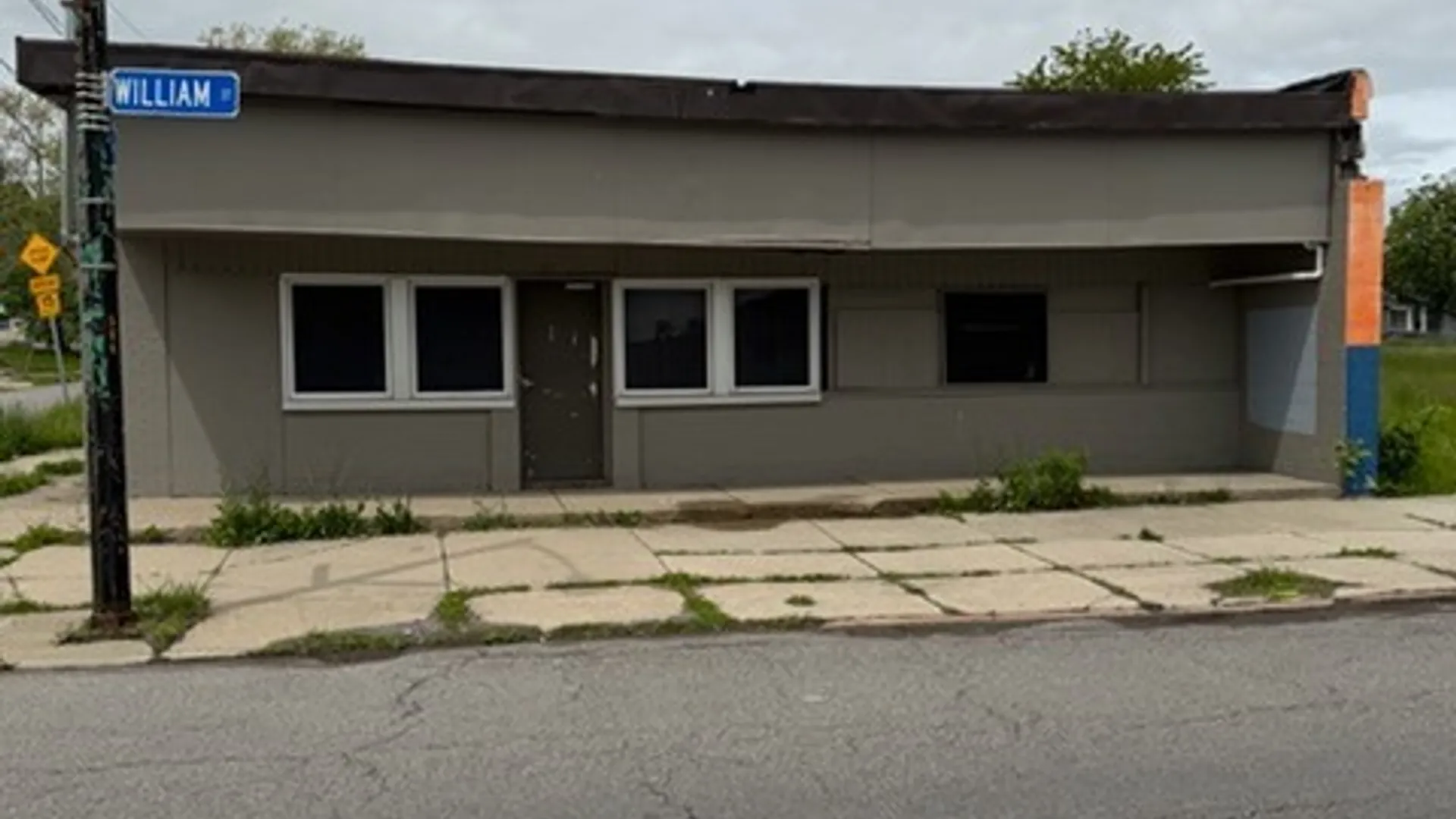 Property at 582 E William Street, Buffalo, NY 14206 2