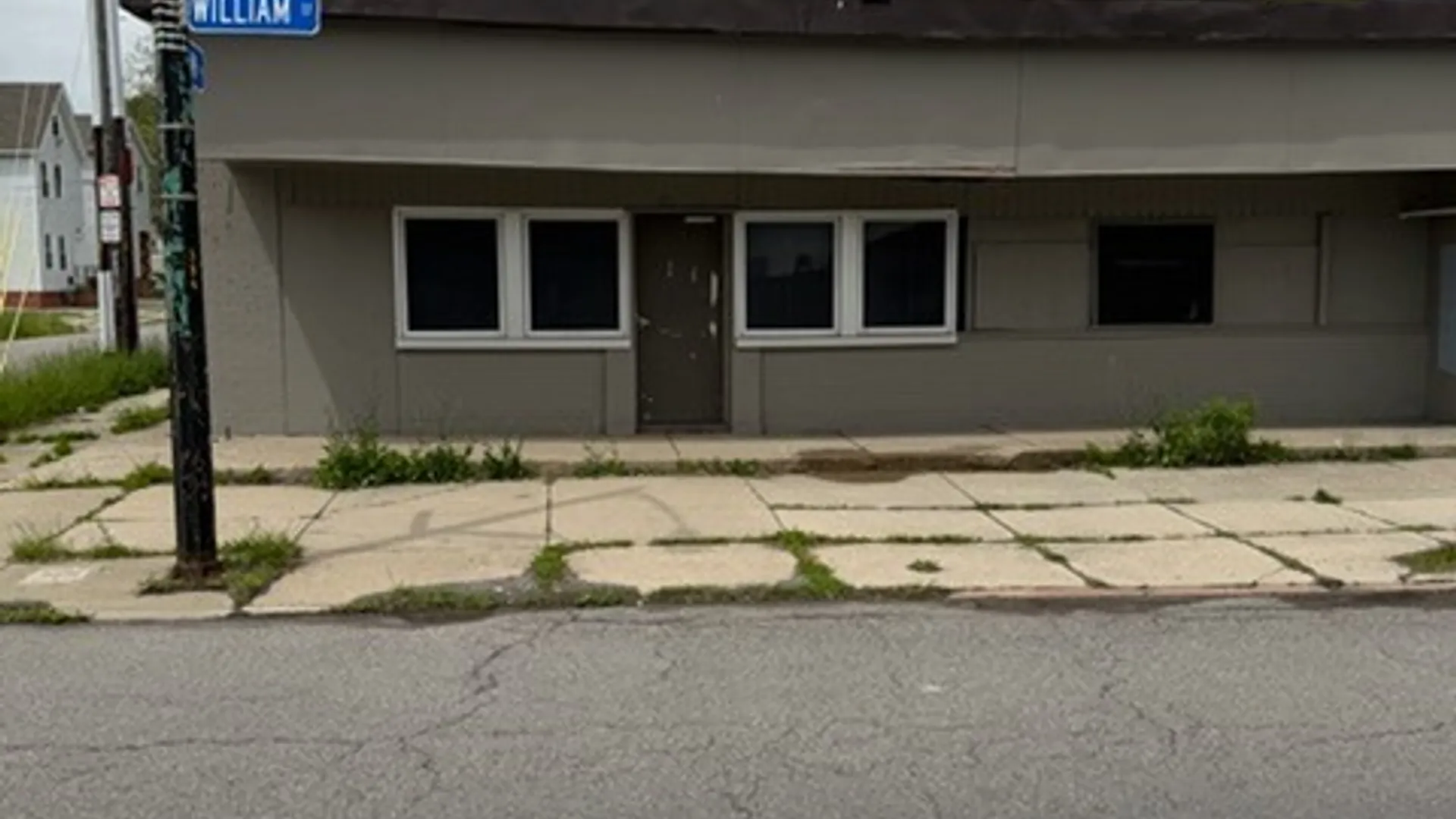 Property at 582 E William Street, Buffalo, NY 14206 4