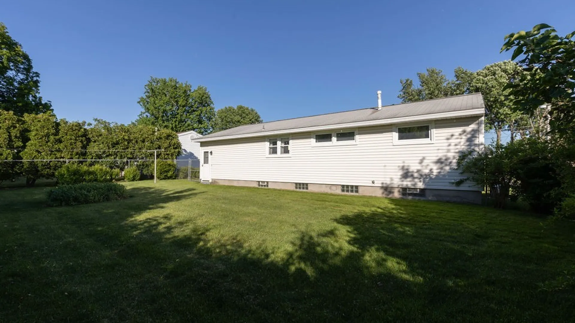 Property at 116 Saslon Park Drive, Salina, NY 13088 25
