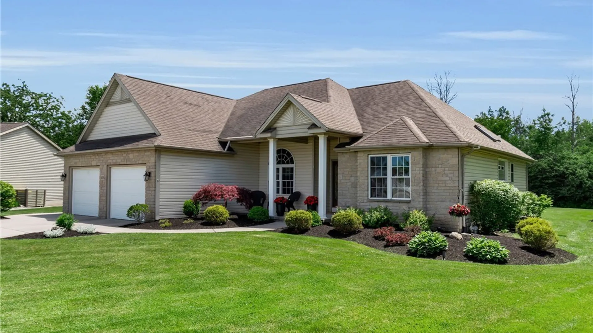 Property at 6324 Heritage Point, Lockport Town, NY 14094 2