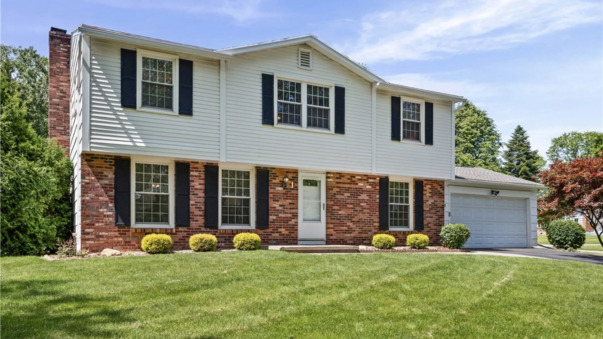 Property at 1 Michael Lane, Perinton, NY 14450 4