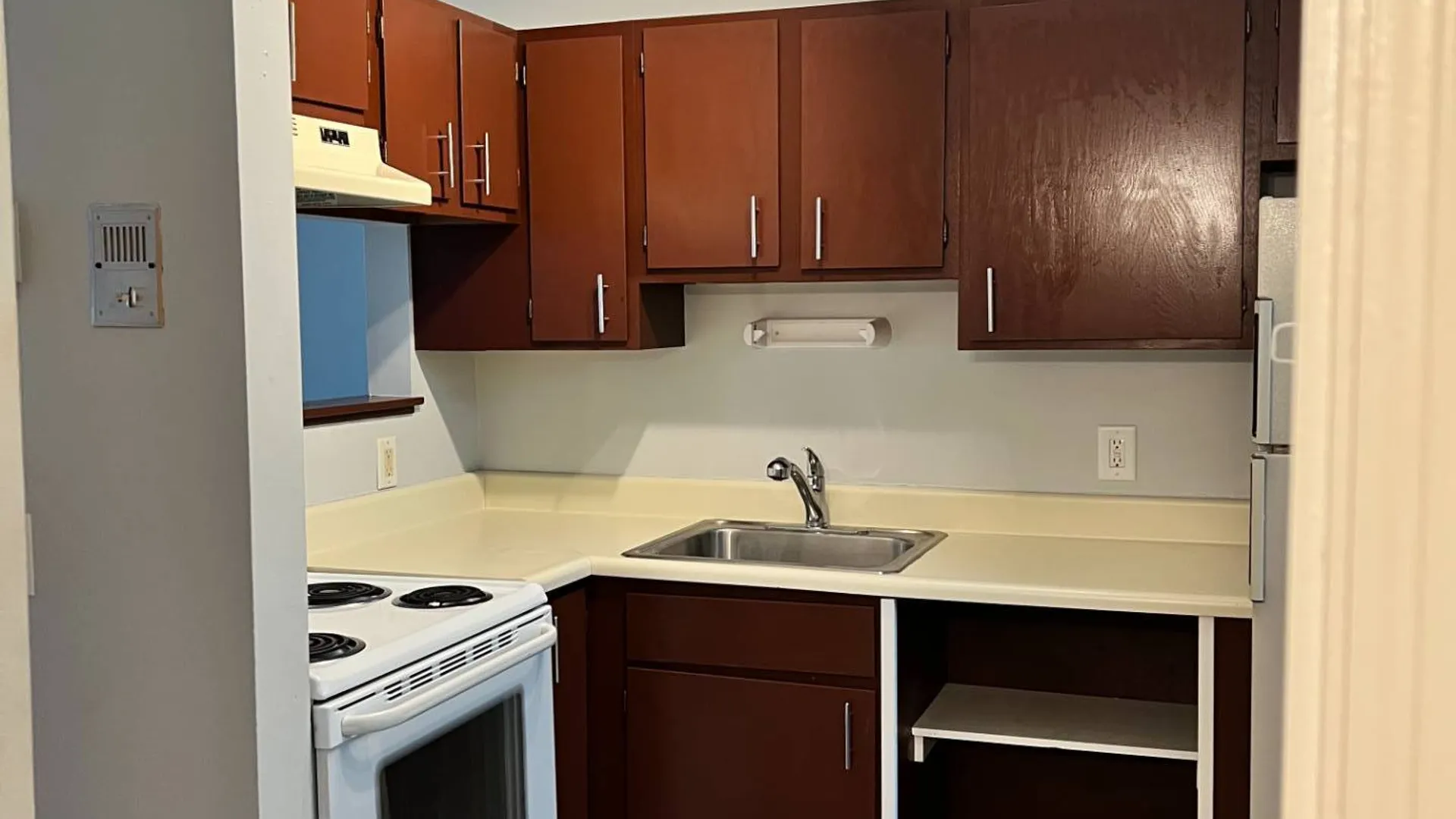 Property at 13 N College St, Schenectady, NY 12305 5