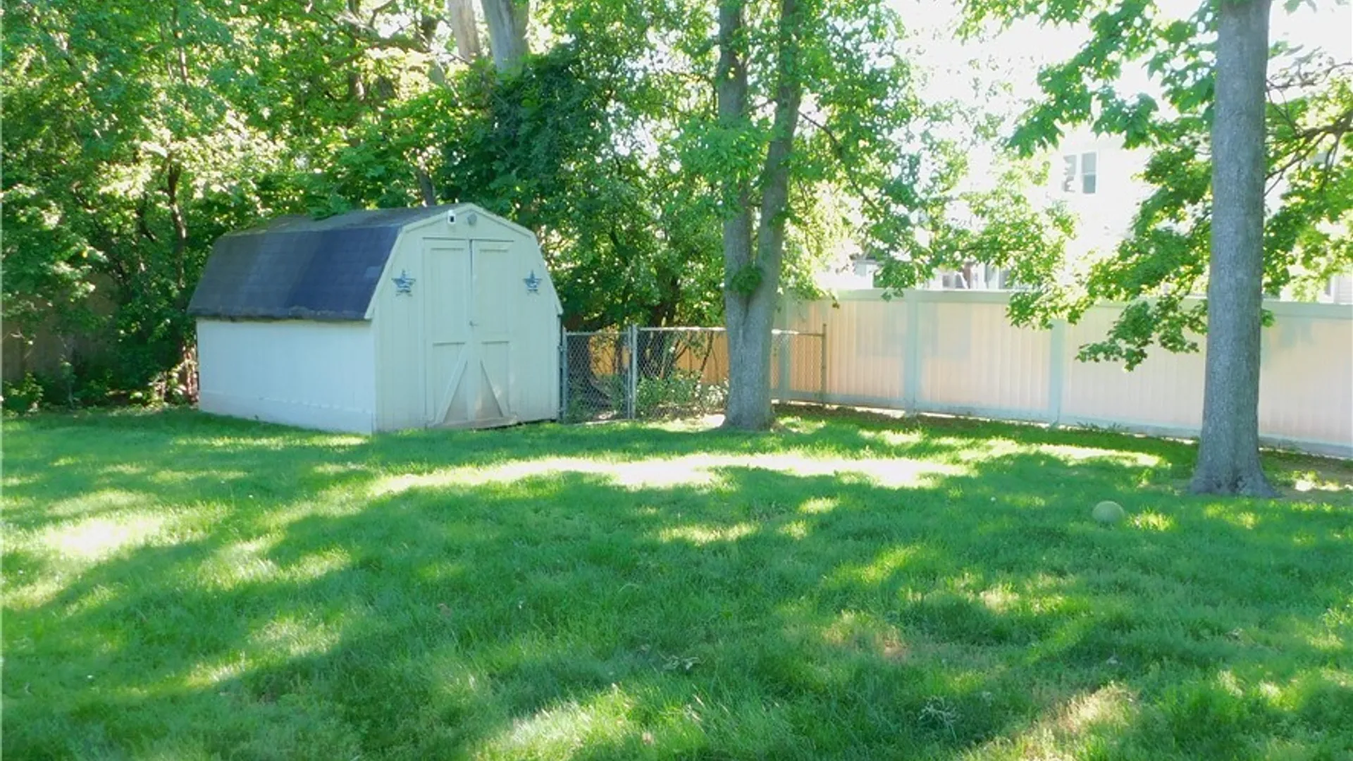 Property at 7346 Barnyard Circle, Clay, NY 13088 5