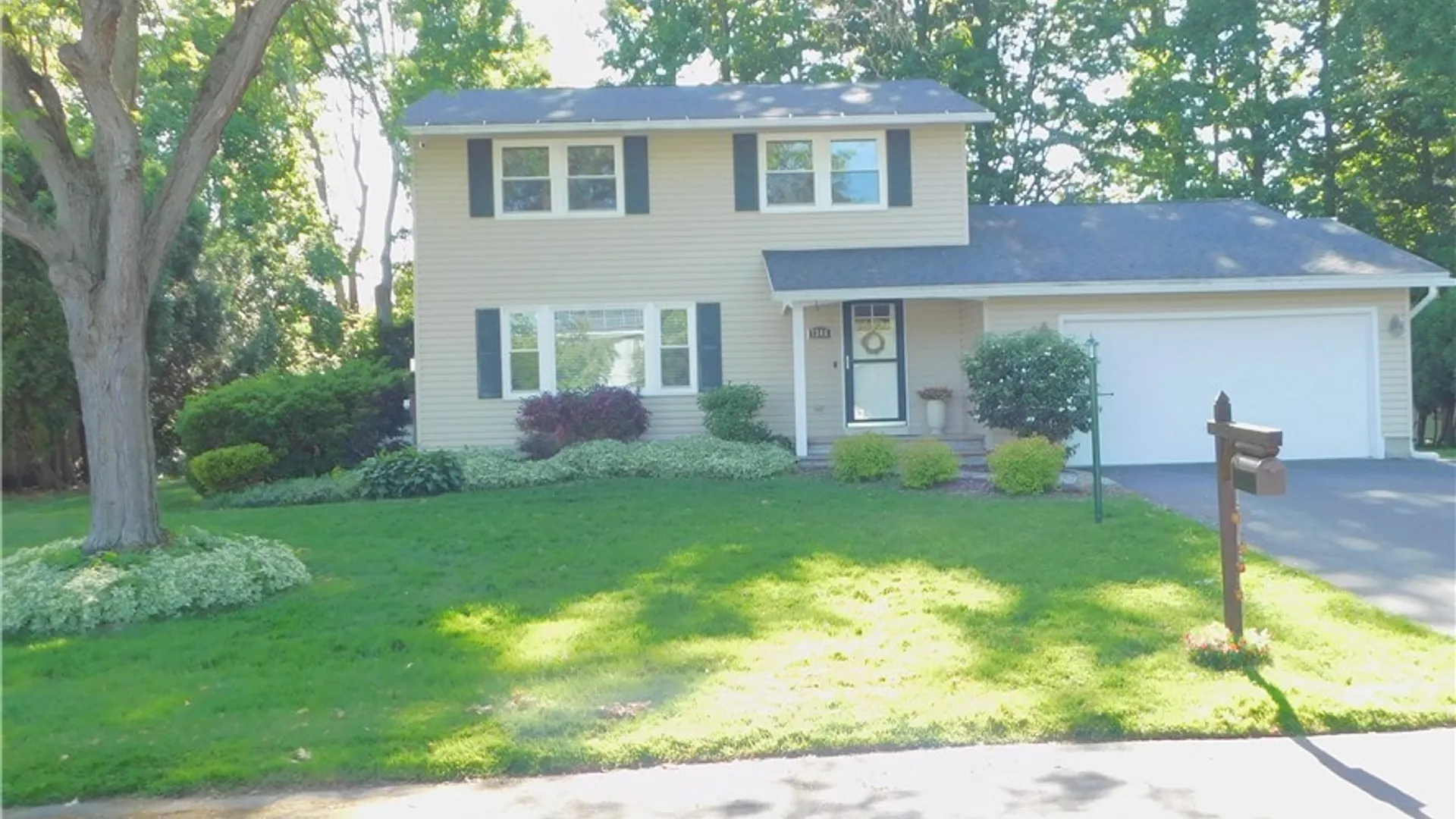 Property at 7346 Barnyard Circle, Clay, NY 13088 8