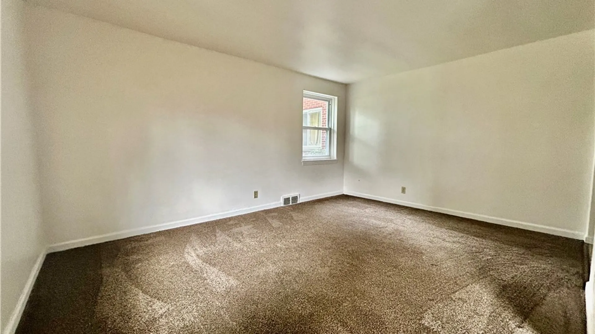Property at 12 Latona Court, Buffalo, NY 14220 6