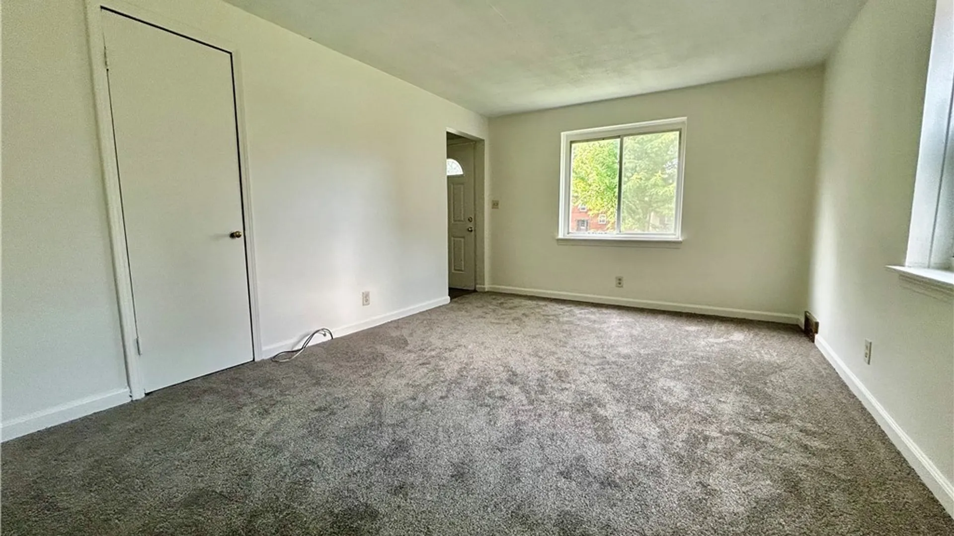 Property at 34 Latona Court, Buffalo, NY 14220 3