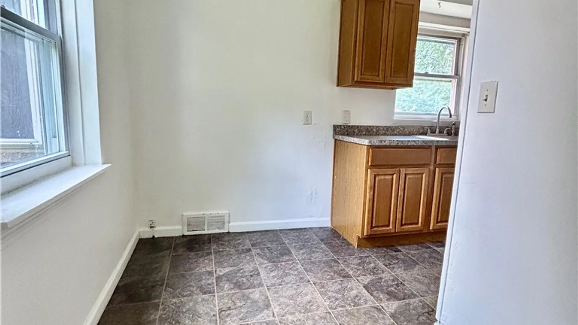 Property at 34 Latona Court, Buffalo, NY 14220 5