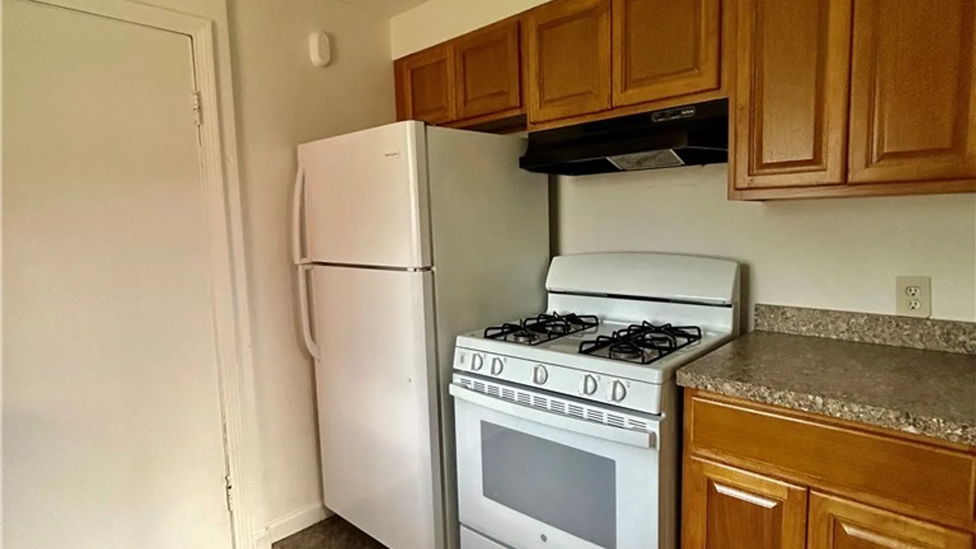 Property at 34 Latona Court, Buffalo, NY 14220 6