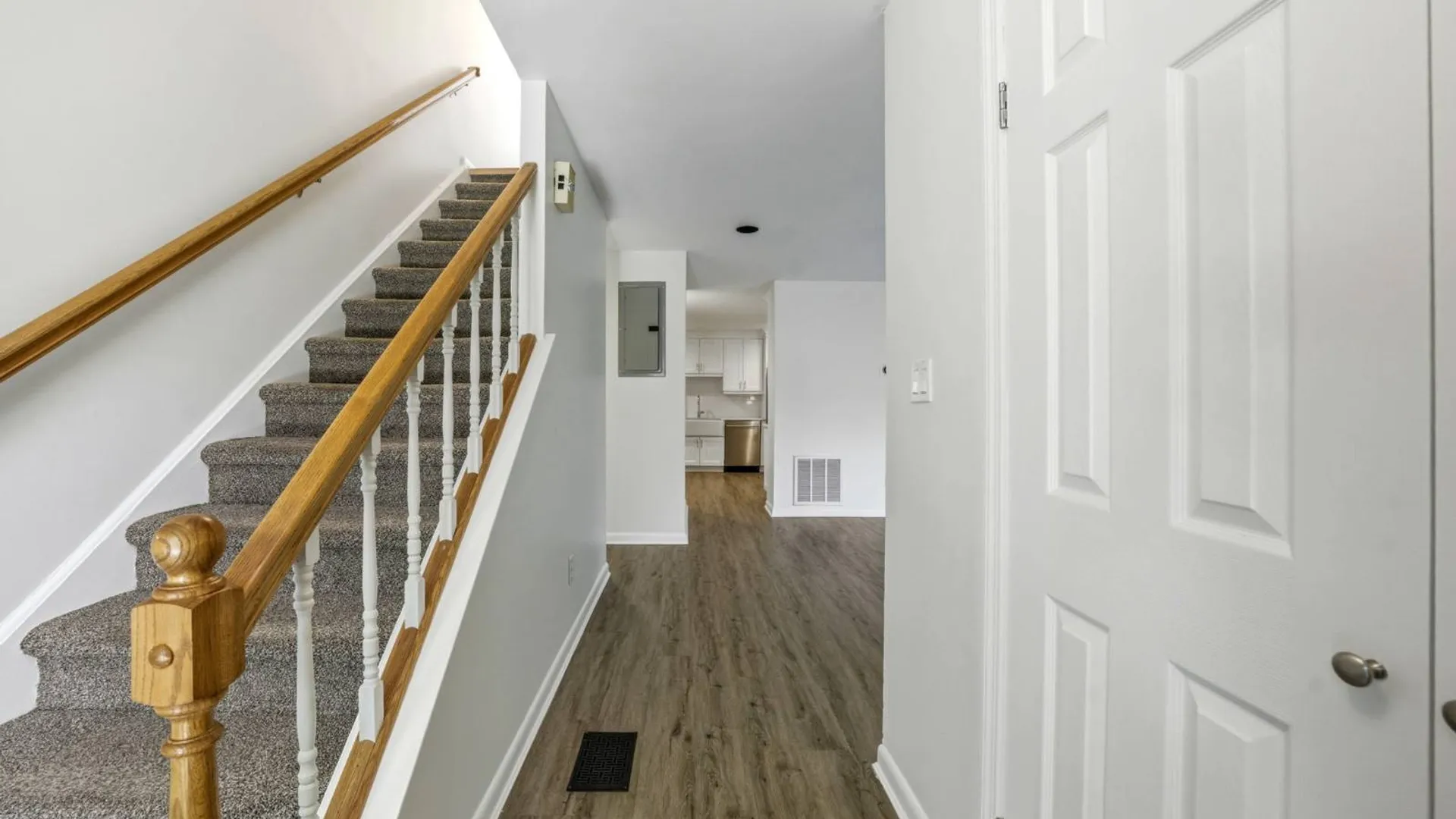 Property at 25 Spring Hollow, Roslyn, NY 11576 4
