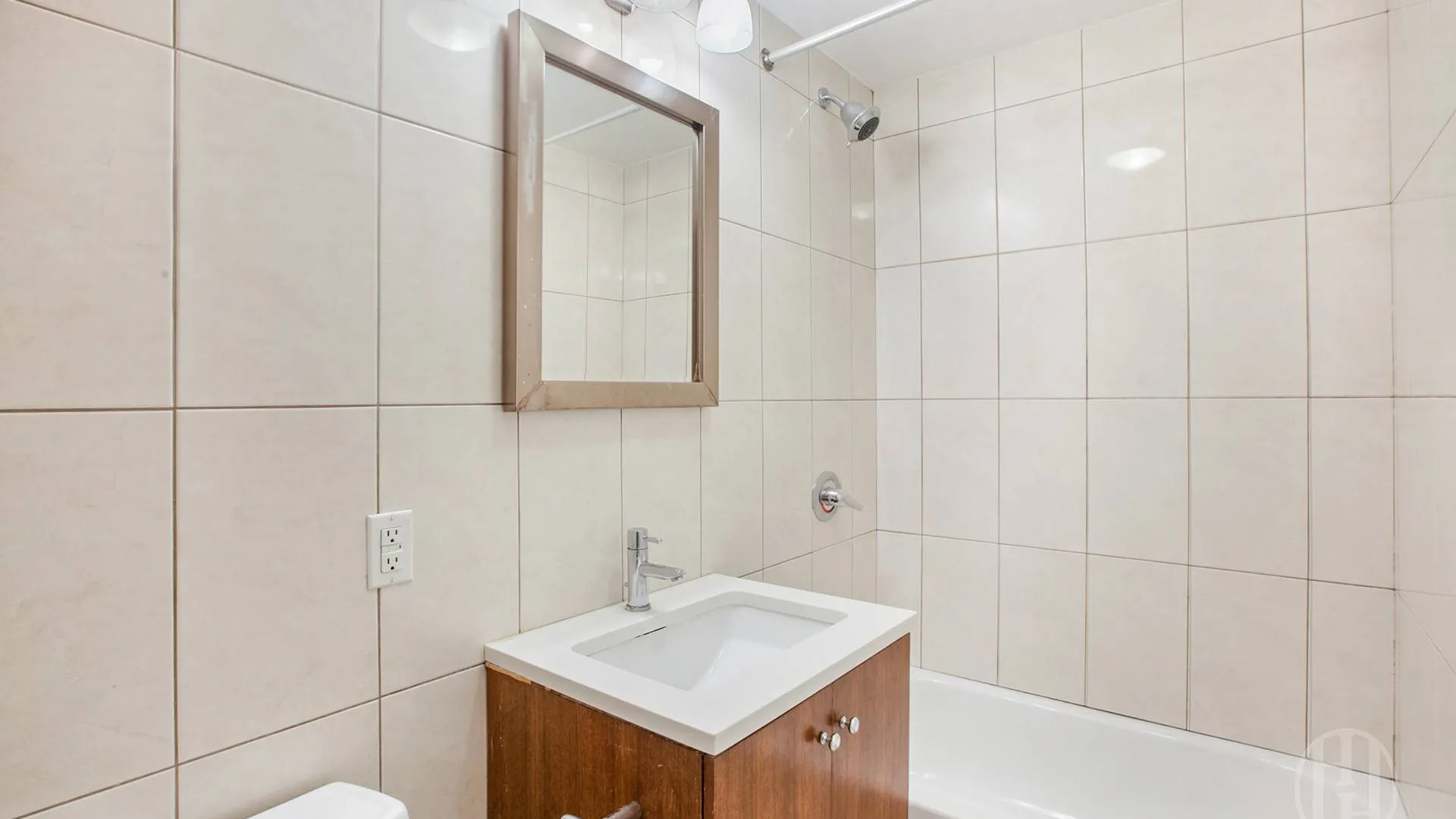 Property at 513 Third Avenue, New York, NY 10016 8