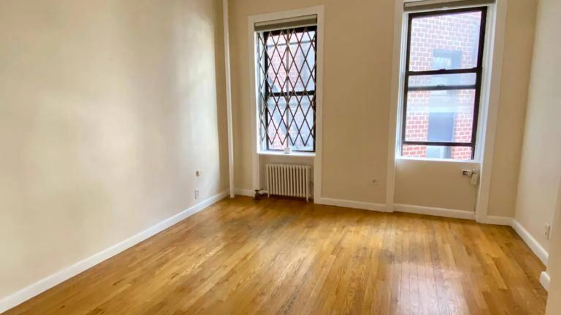 Property at 25 Leroy St, New York, NY 10014 6