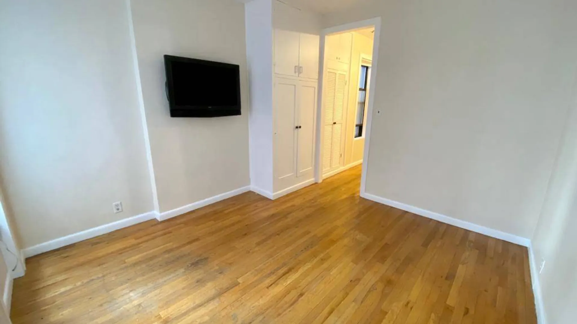 Property at 25 Leroy St, New York, NY 10014 7