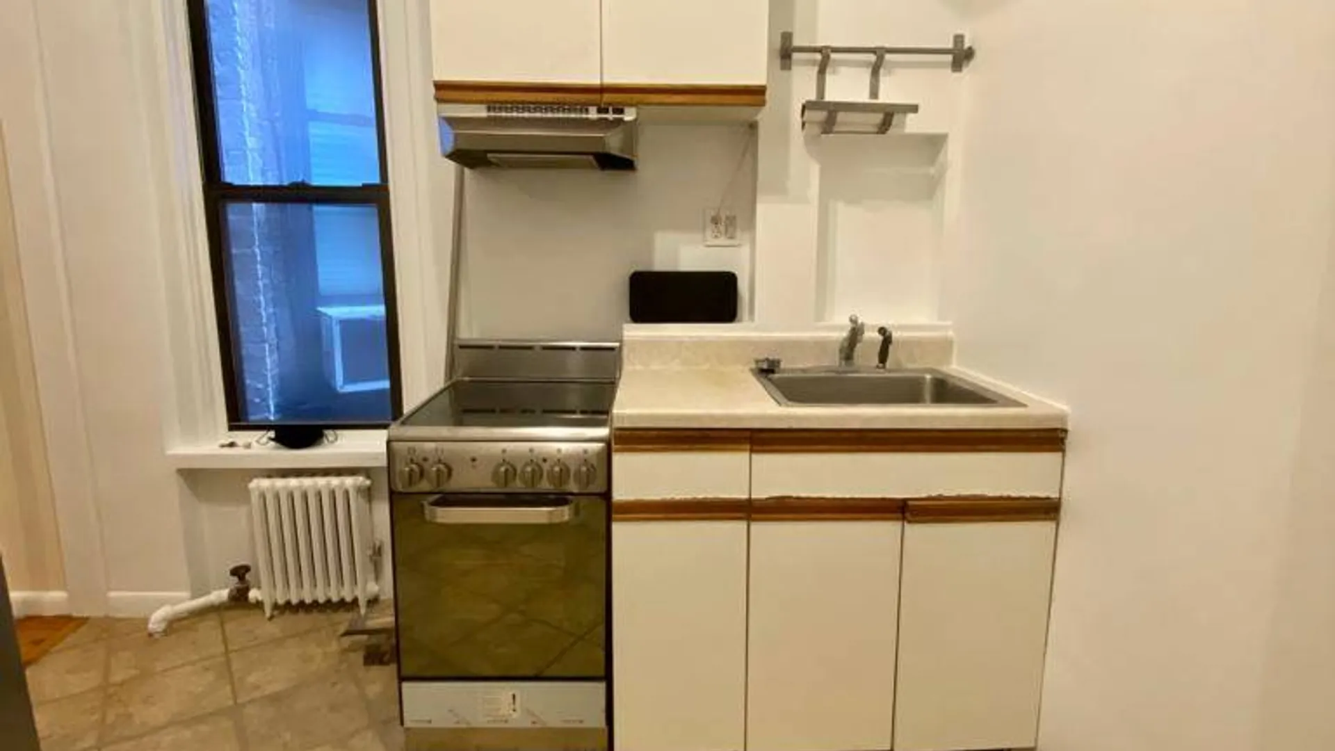 Property at 25 Leroy St, New York, NY 10014 8