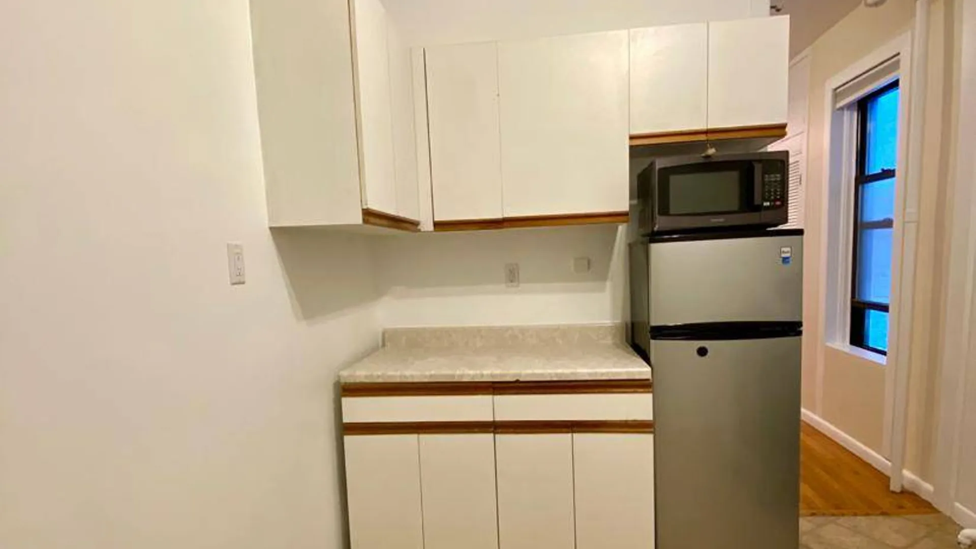 Property at 25 Leroy St, New York, NY 10014 9