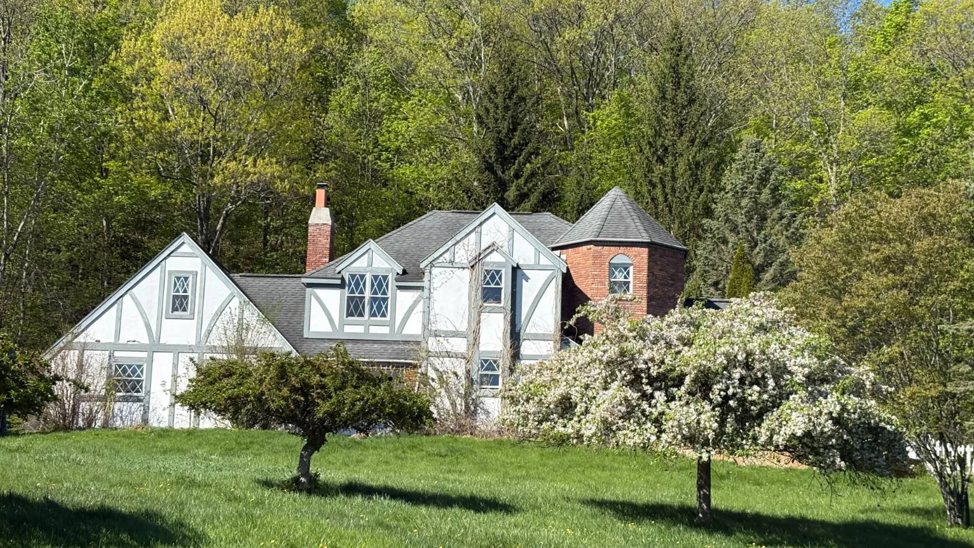 Property at 1143 Leesome Lane, Altamont, NY 12009 4