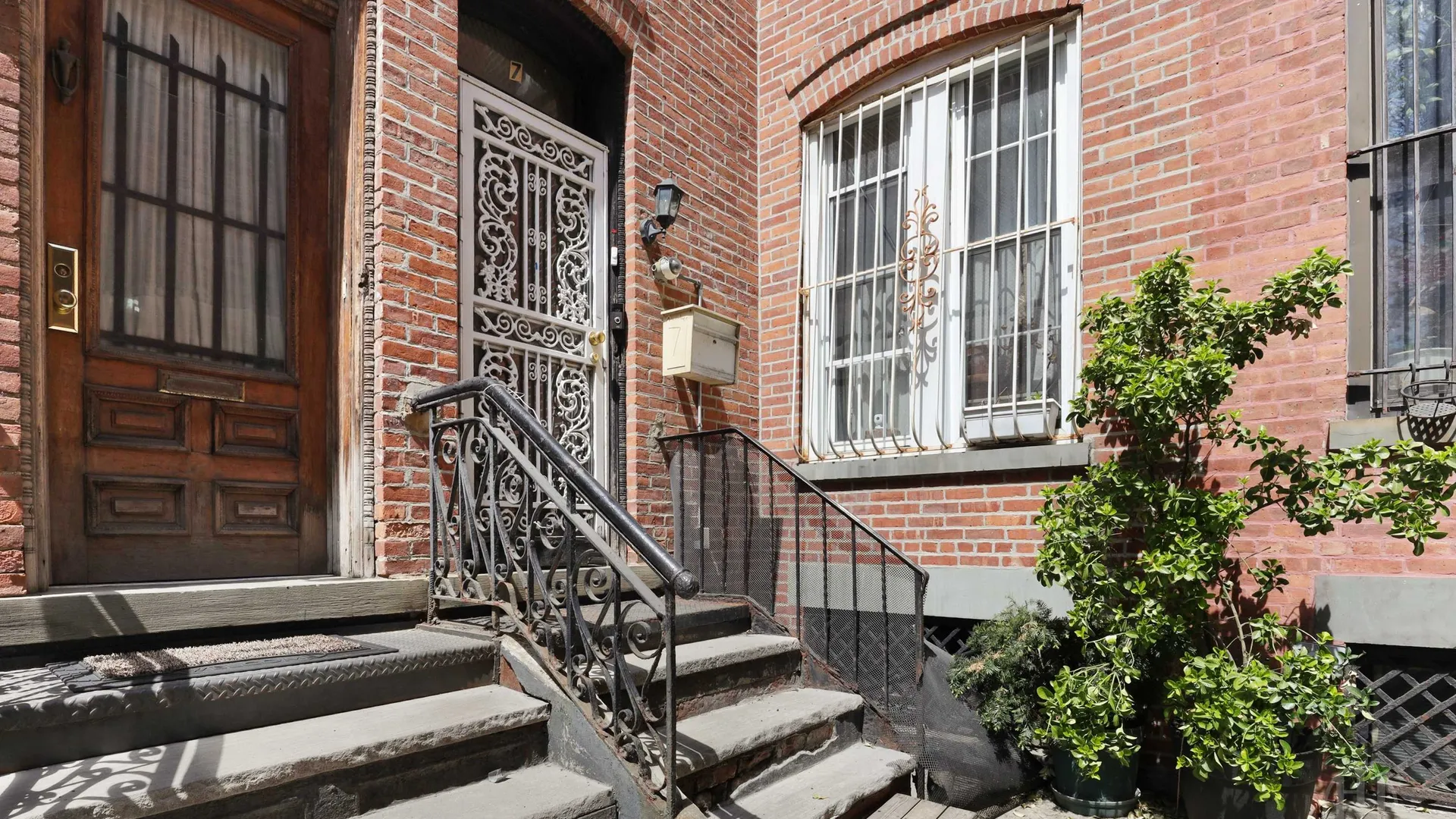 Property at 7 Sylvan Ct, New York, NY 10035 4
