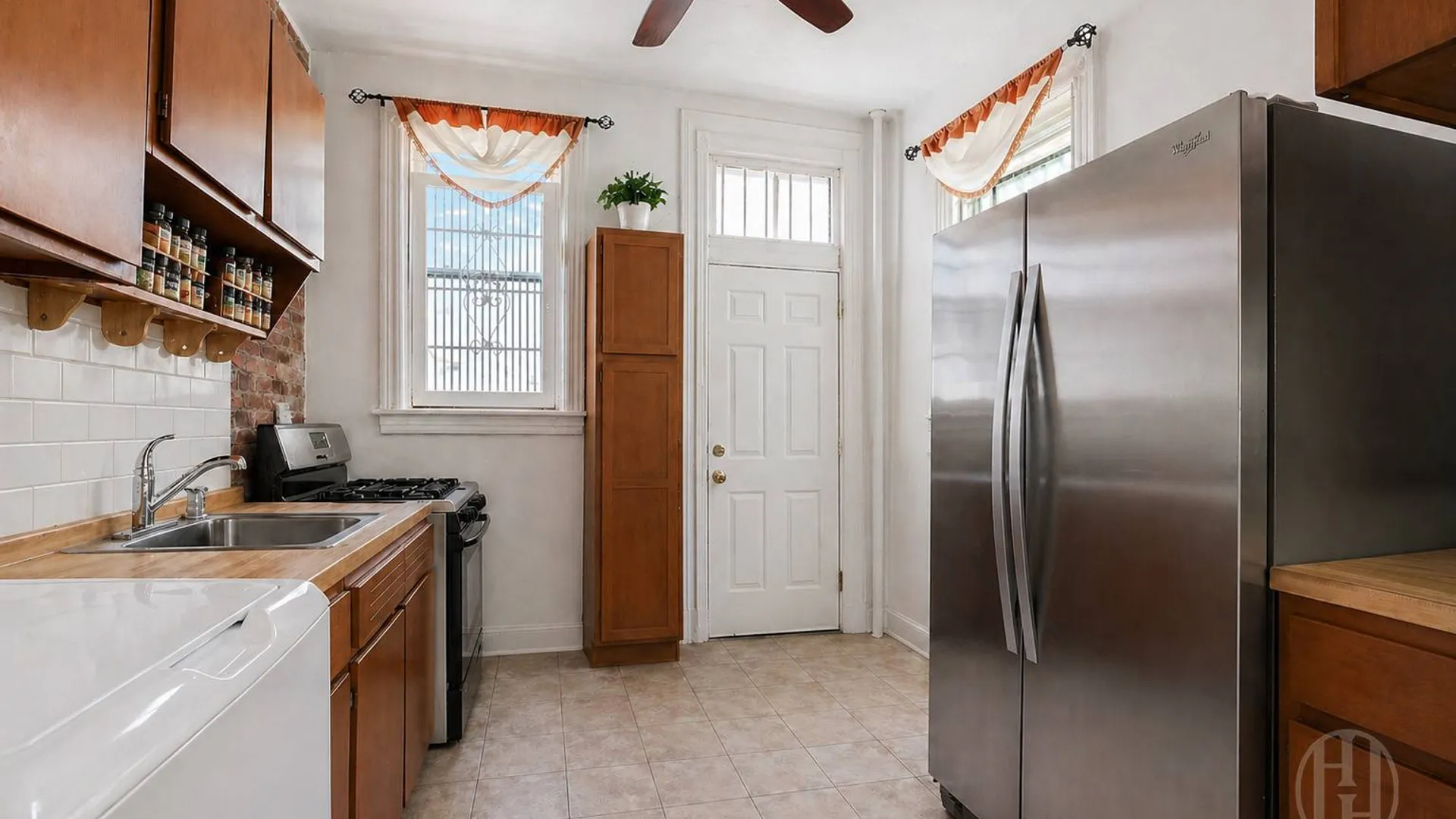 Property at 7 Sylvan Ct, New York, NY 10035 9