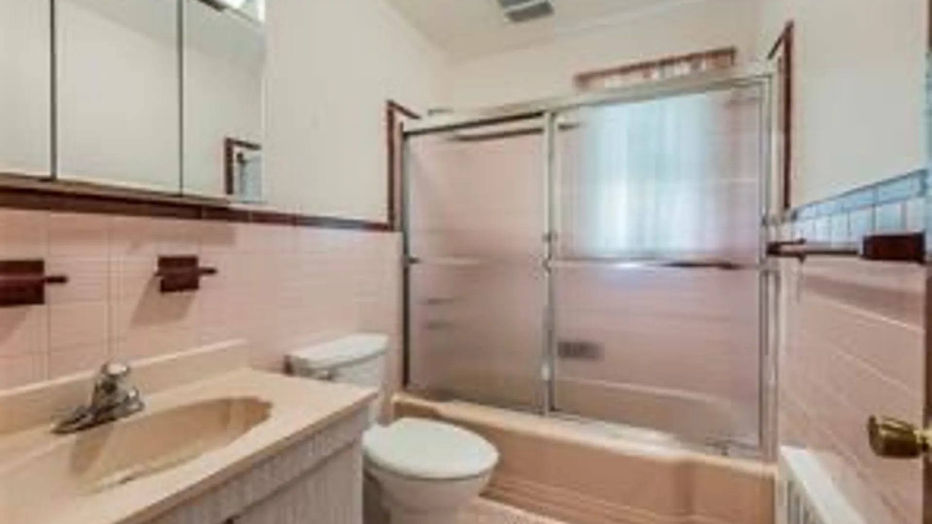 Property at 253 Rosedale Rd, Yonkers, NY 10710 13