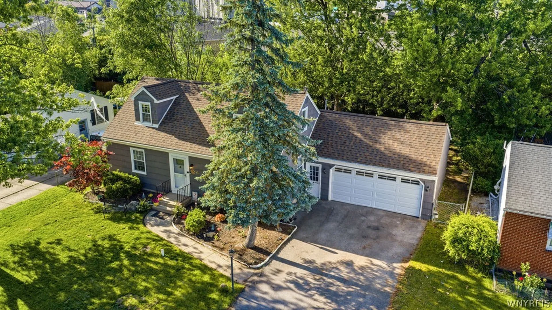 Property at 12 Sudbury Lane, Amherst, NY 14221 4