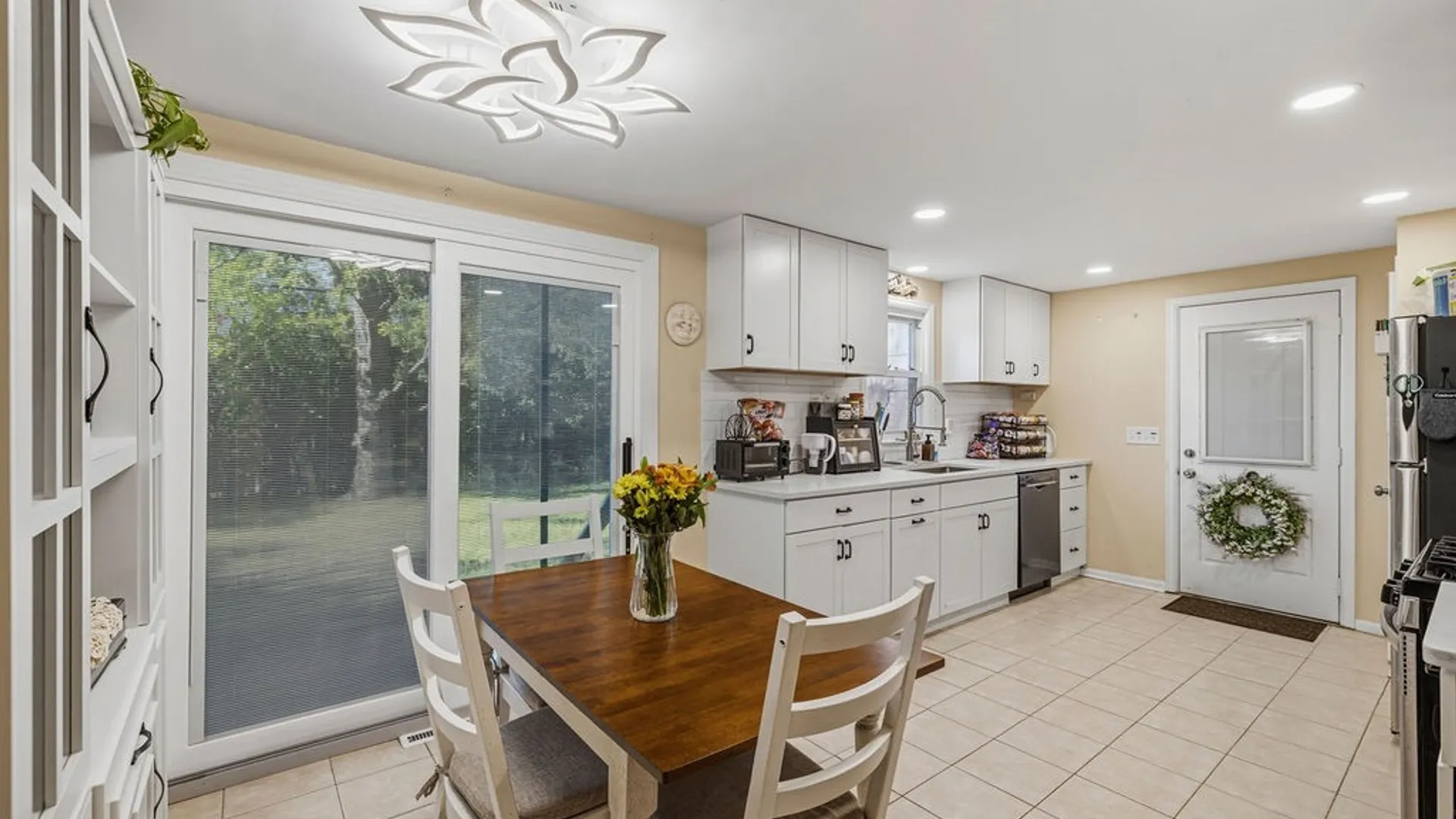 Property at 12 Sudbury Lane, Amherst, NY 14221 9