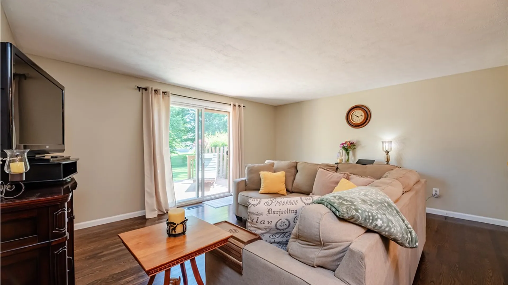 Property at 16 Devonshire Circle, Penfield, NY 14526 13