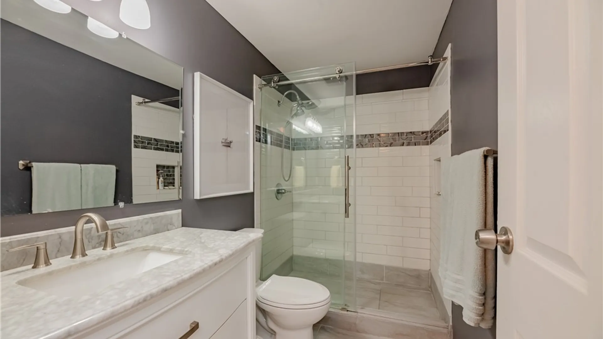 Property at 16 Devonshire Circle, Penfield, NY 14526 16