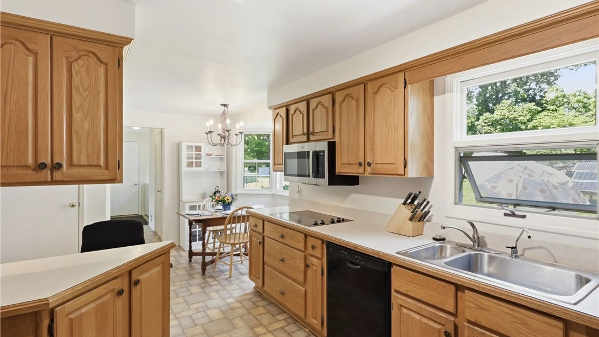 Property at 262 Hillary Lane, Penfield, NY 14526 13