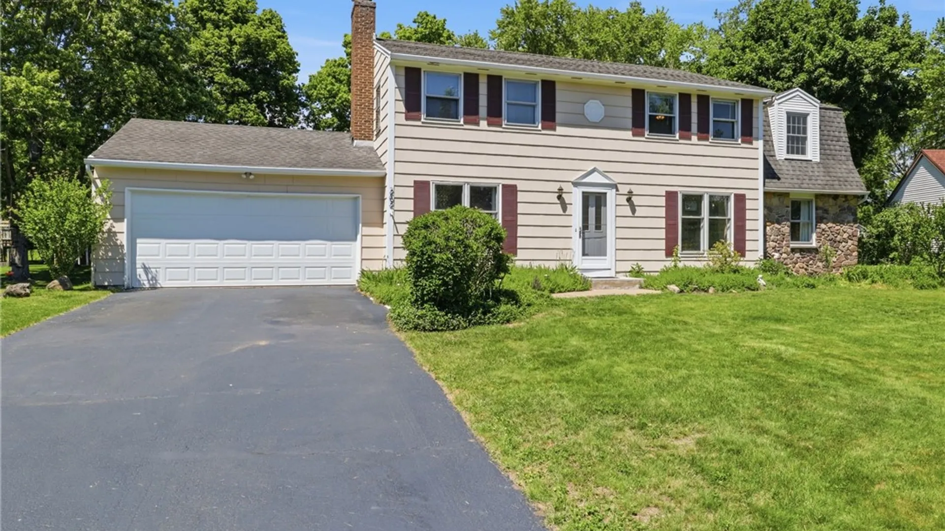 Property at 262 Hillary Lane, Penfield, NY 14526 2