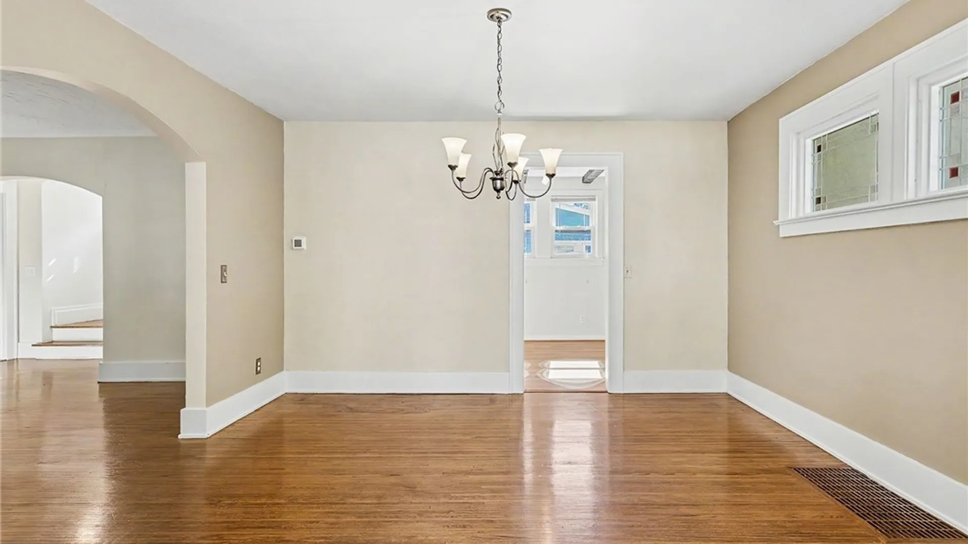Property at 91 Warrington Dr, Brighton, NY 14618 13