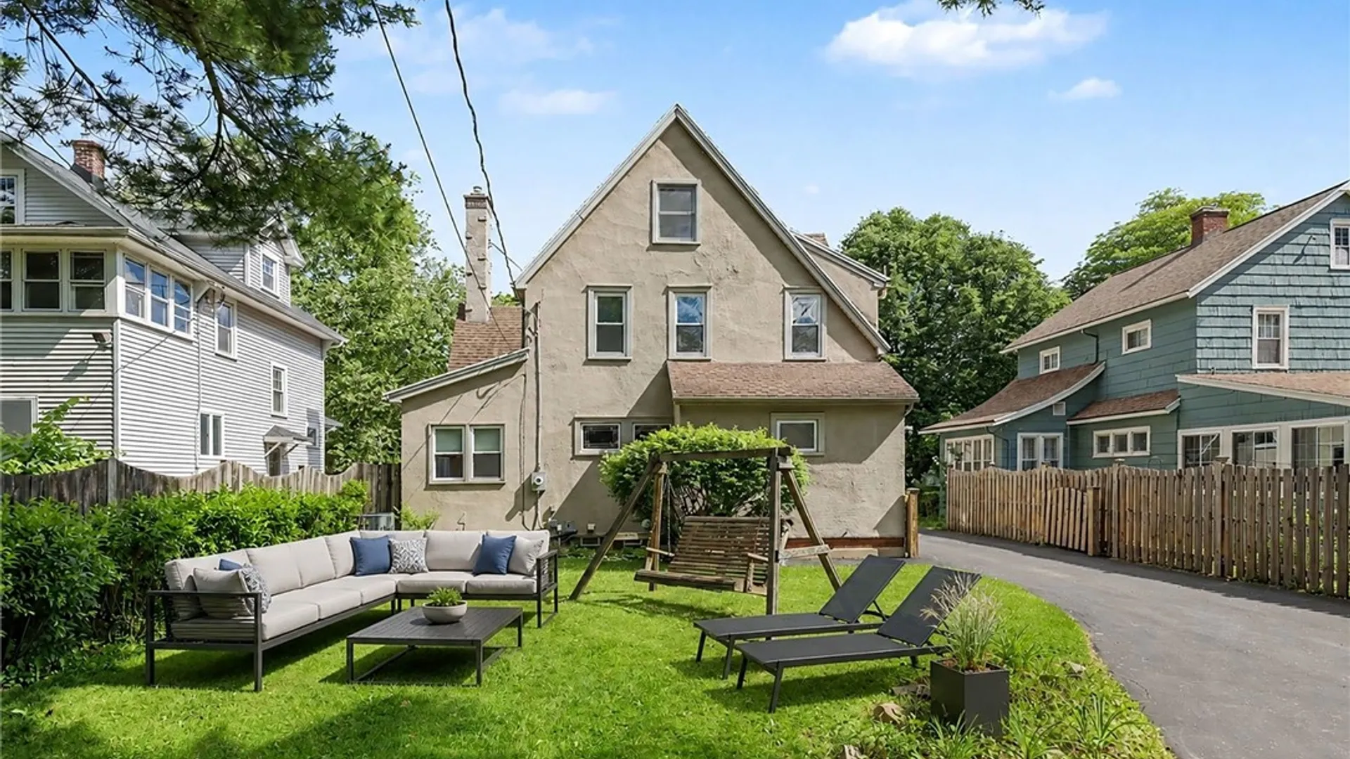 Property at 91 Warrington Dr, Brighton, NY 14618 32