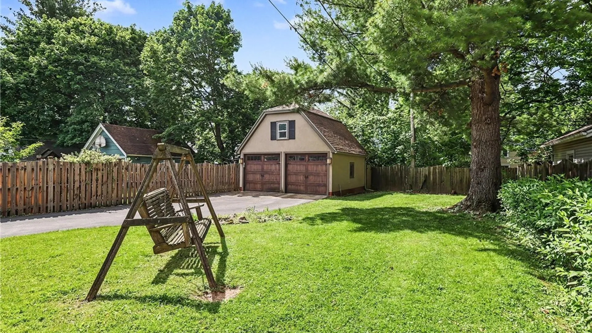Property at 91 Warrington Dr, Brighton, NY 14618 34