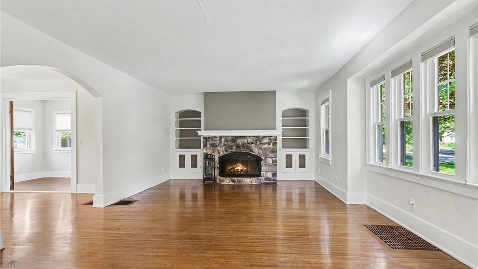 Property at 91 Warrington Dr, Brighton, NY 14618 7