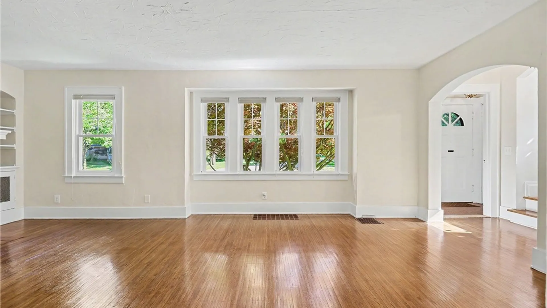 Property at 91 Warrington Dr, Brighton, NY 14618 8