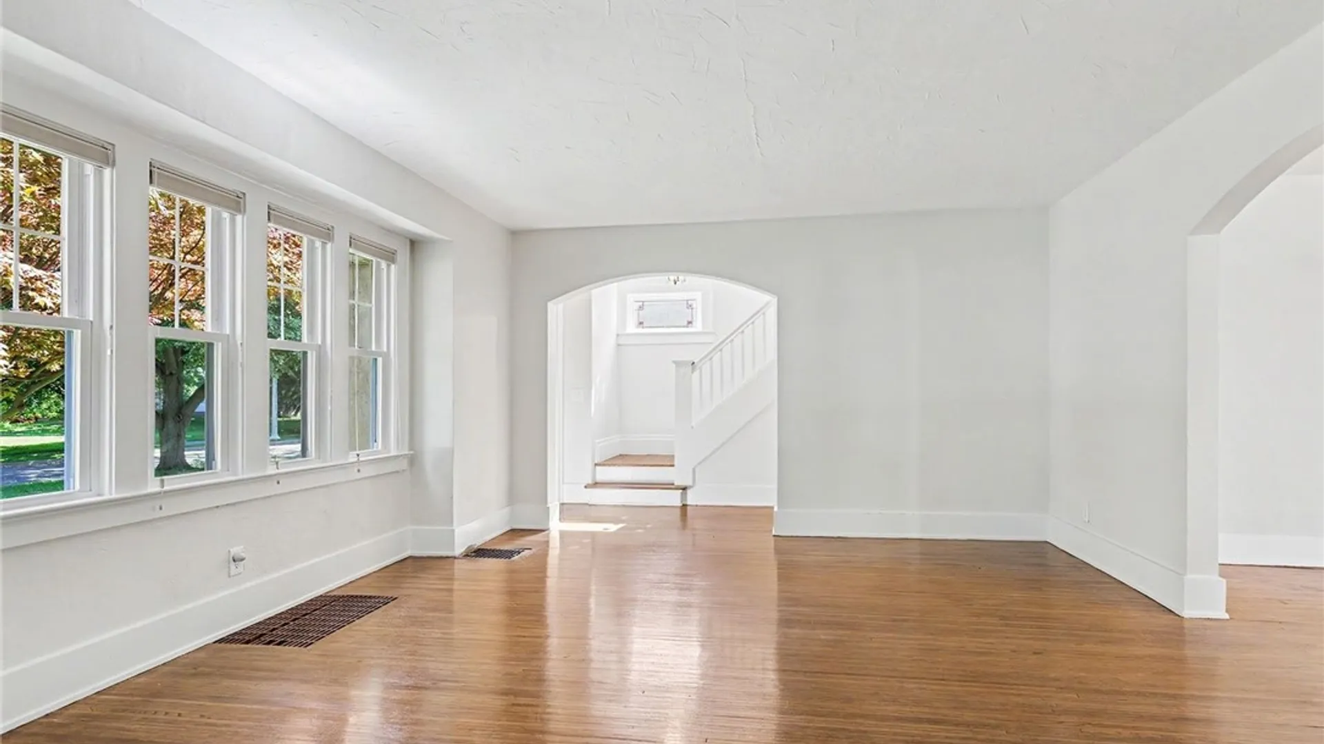 Property at 91 Warrington Dr, Brighton, NY 14618 9