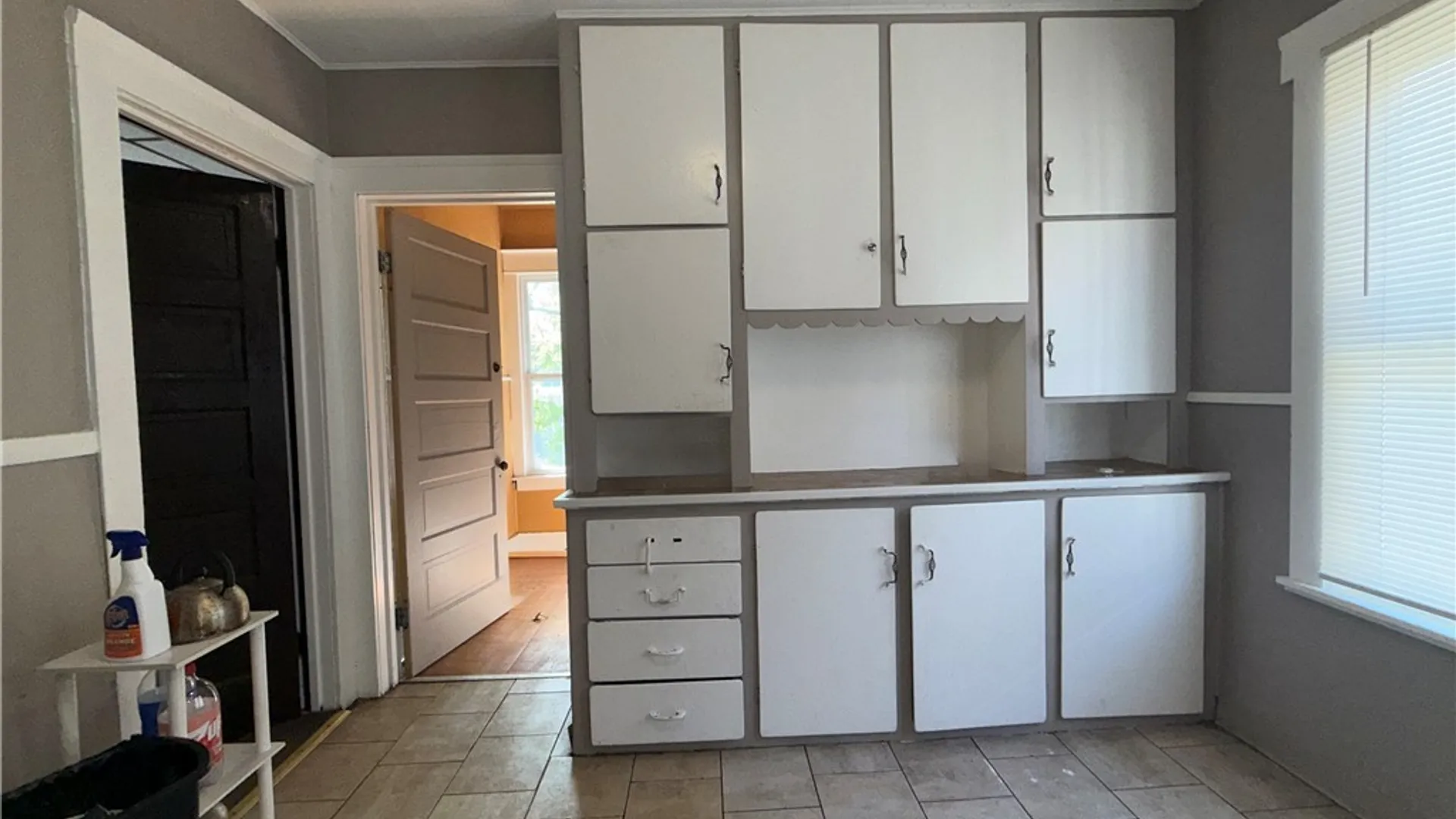 Property at 17 Weyand Avenue, Buffalo, NY 14210 10