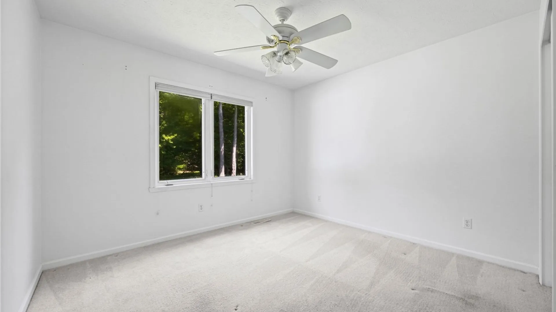 Property at 88 Leamington Circle, Greece, NY 14626 28