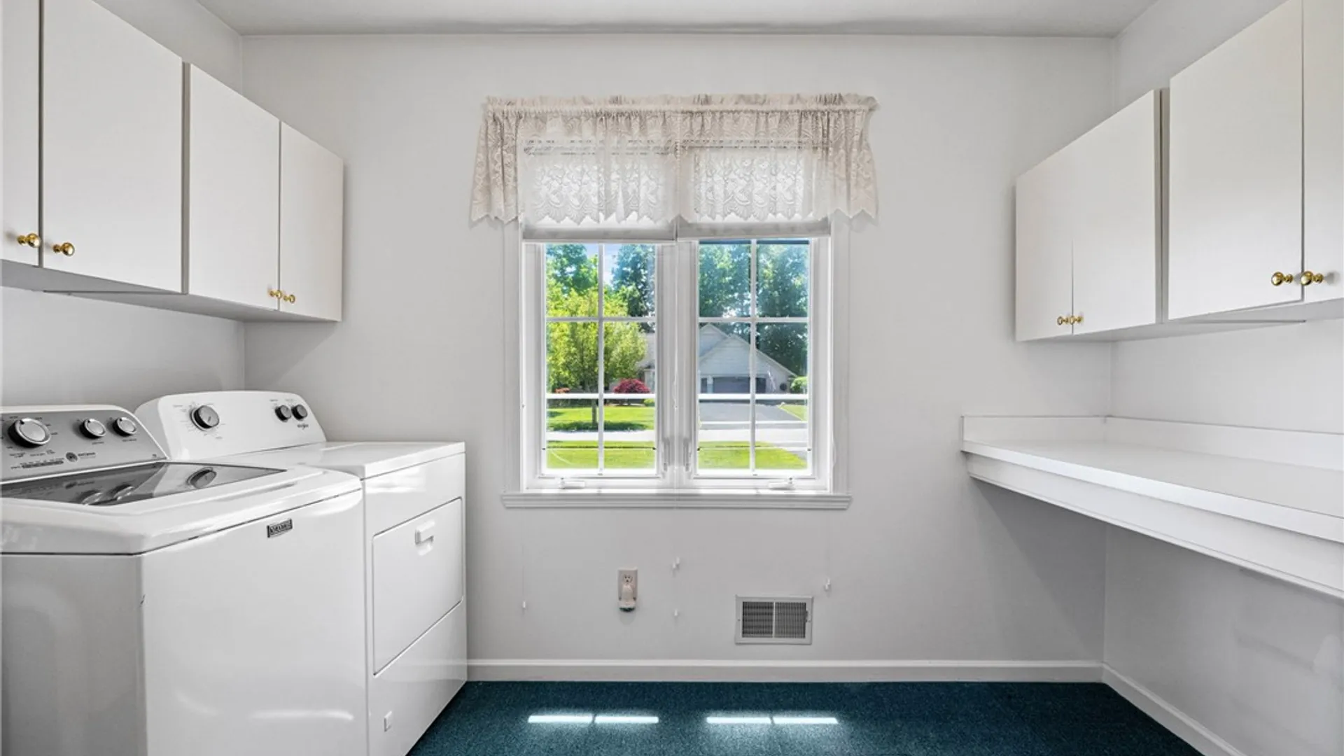 Property at 88 Leamington Circle, Greece, NY 14626 34