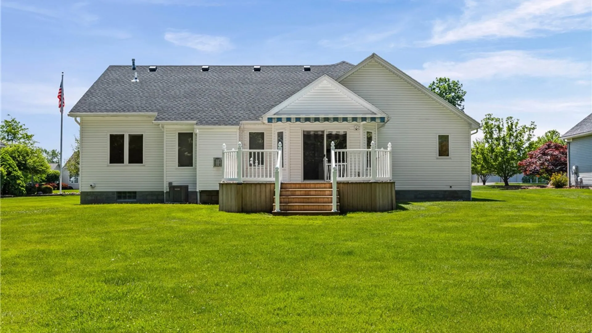 Property at 88 Leamington Circle, Greece, NY 14626 35