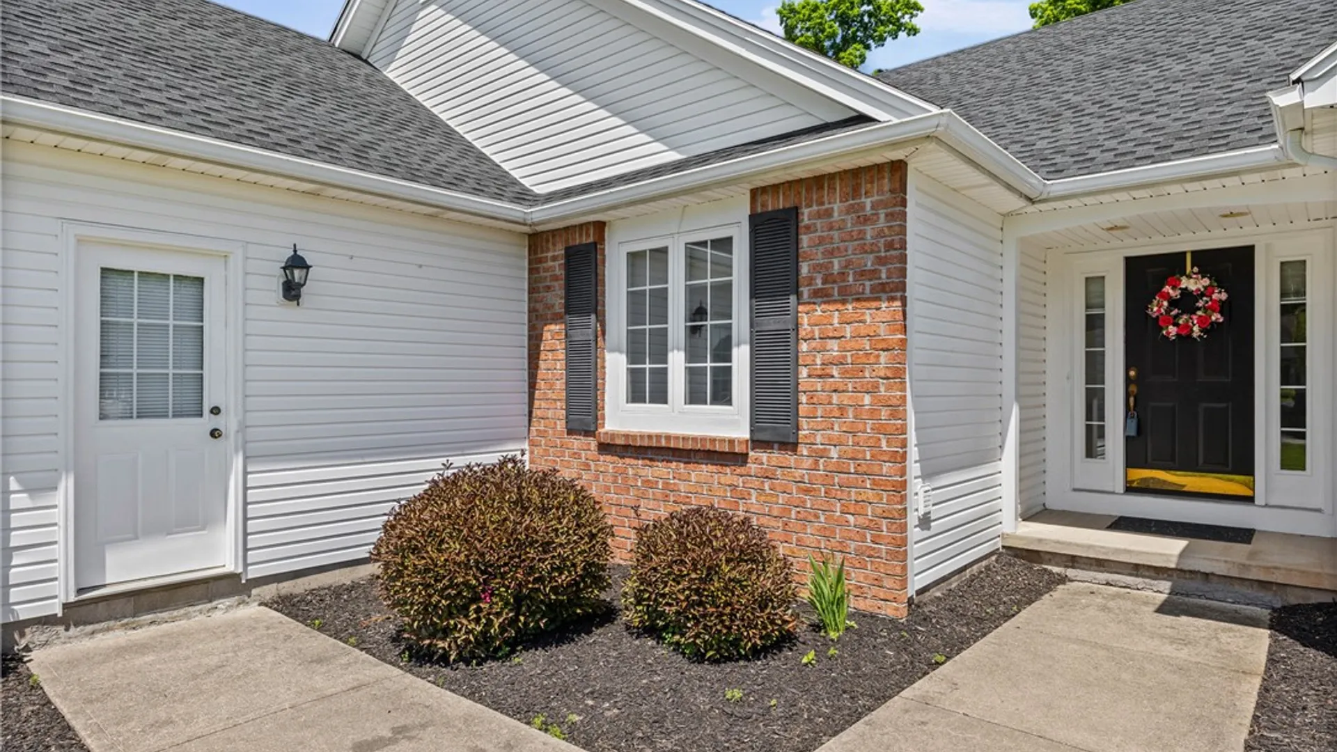 Property at 88 Leamington Circle, Greece, NY 14626 5