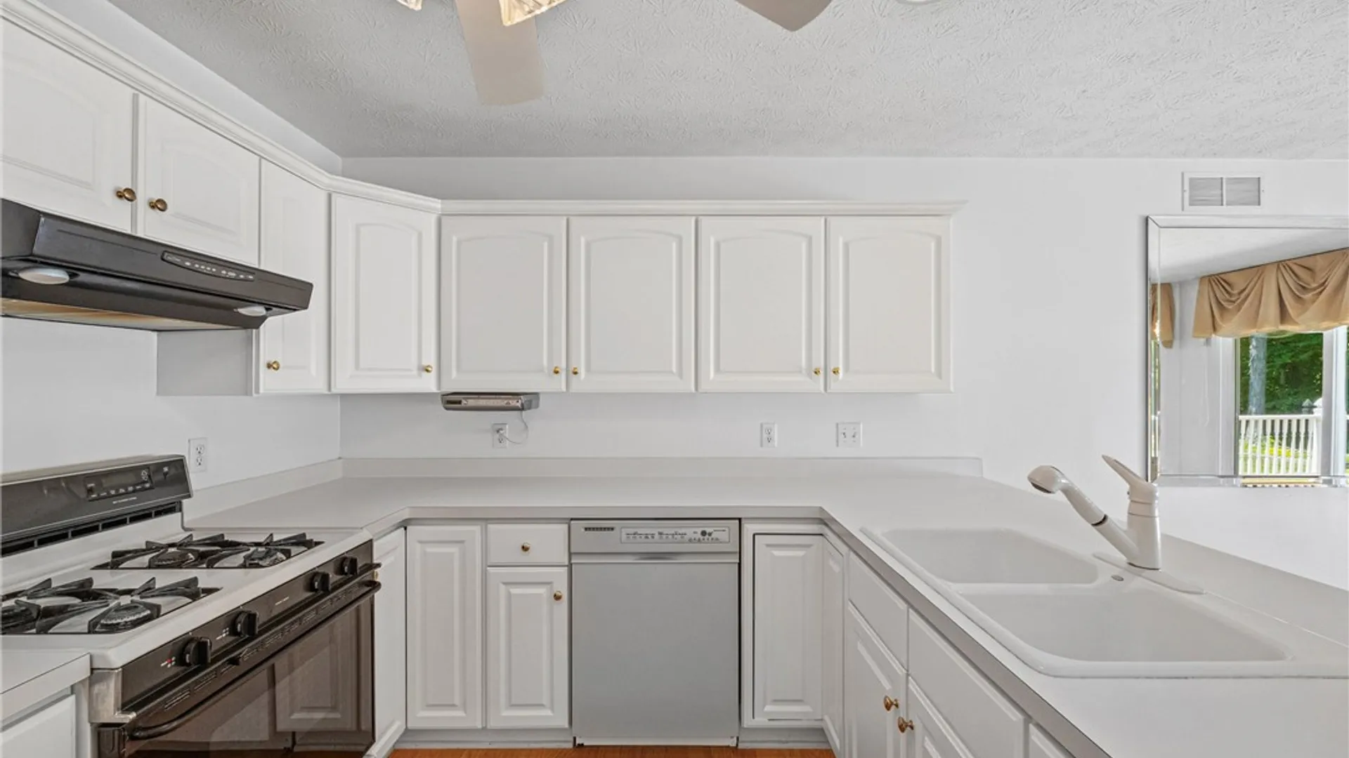 Property at 88 Leamington Circle, Greece, NY 14626 7