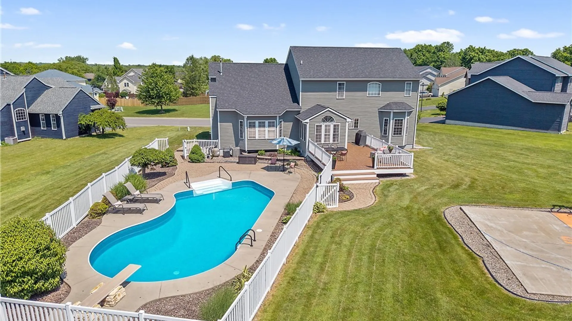 Property at 7508 Plum Hollow Circle, Clay, NY 13090 2