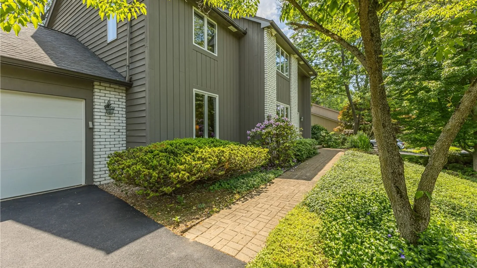 Property at 3 Wind Song, Pittsford, NY 14450 3