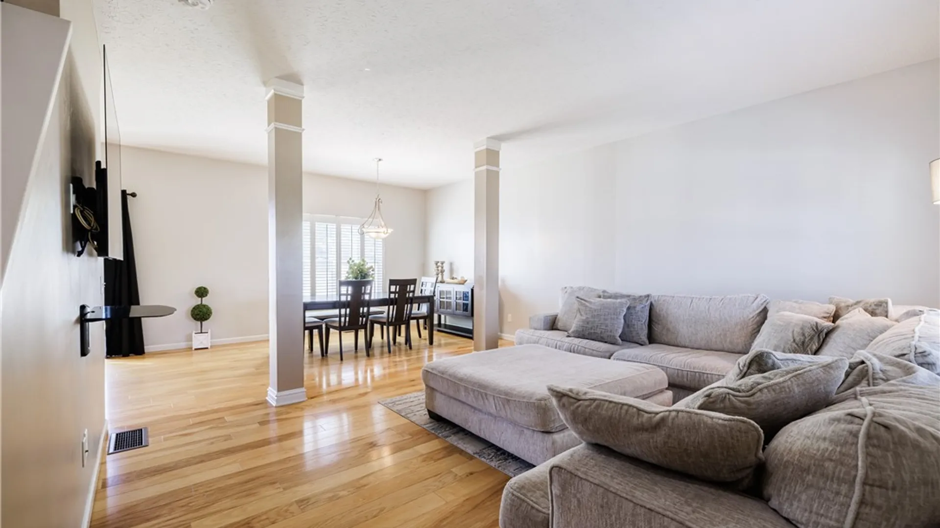 Property at 5 Brentford Lane, Greece, NY 14612 11