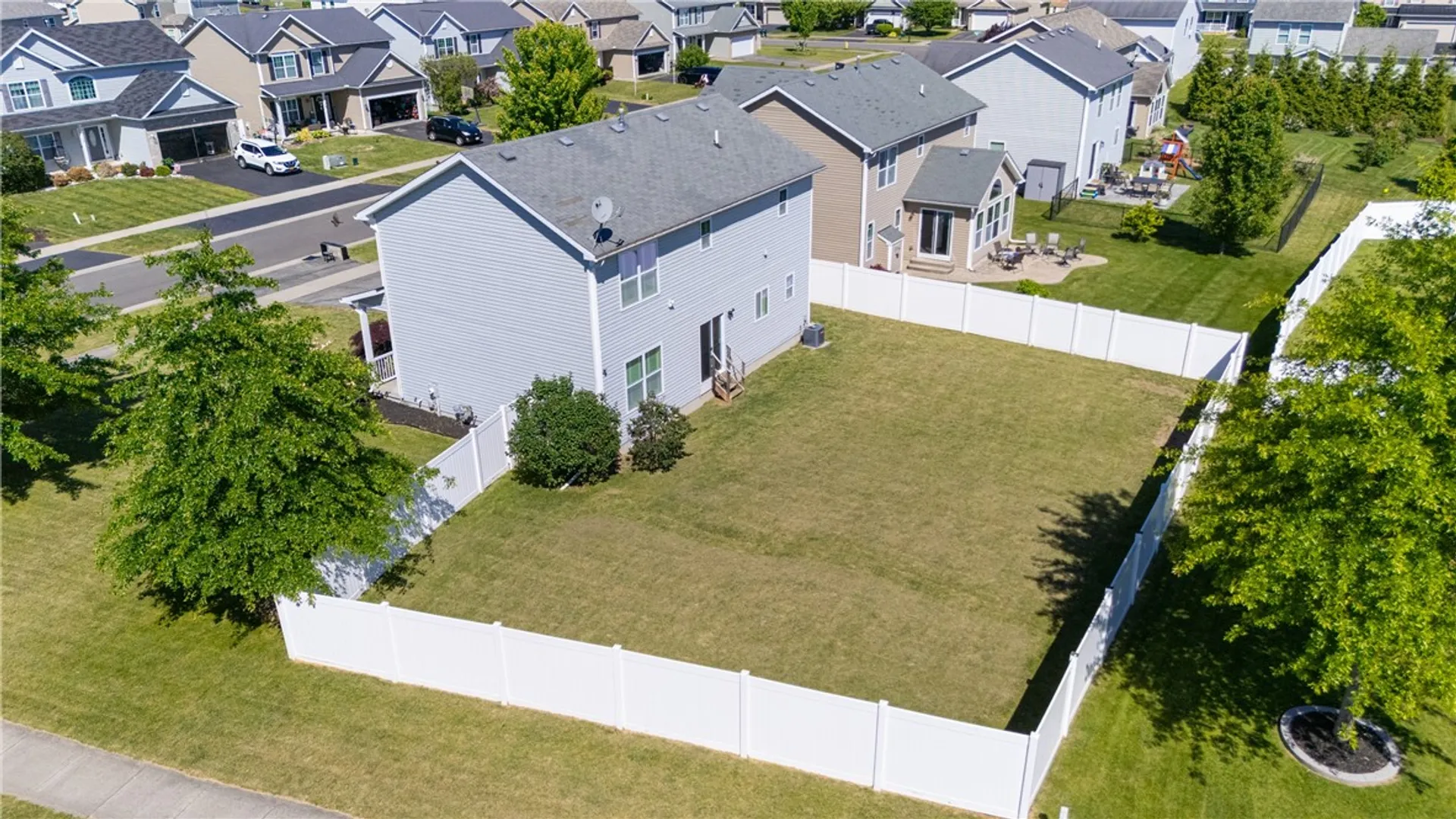 Property at 5 Brentford Lane, Greece, NY 14612 2