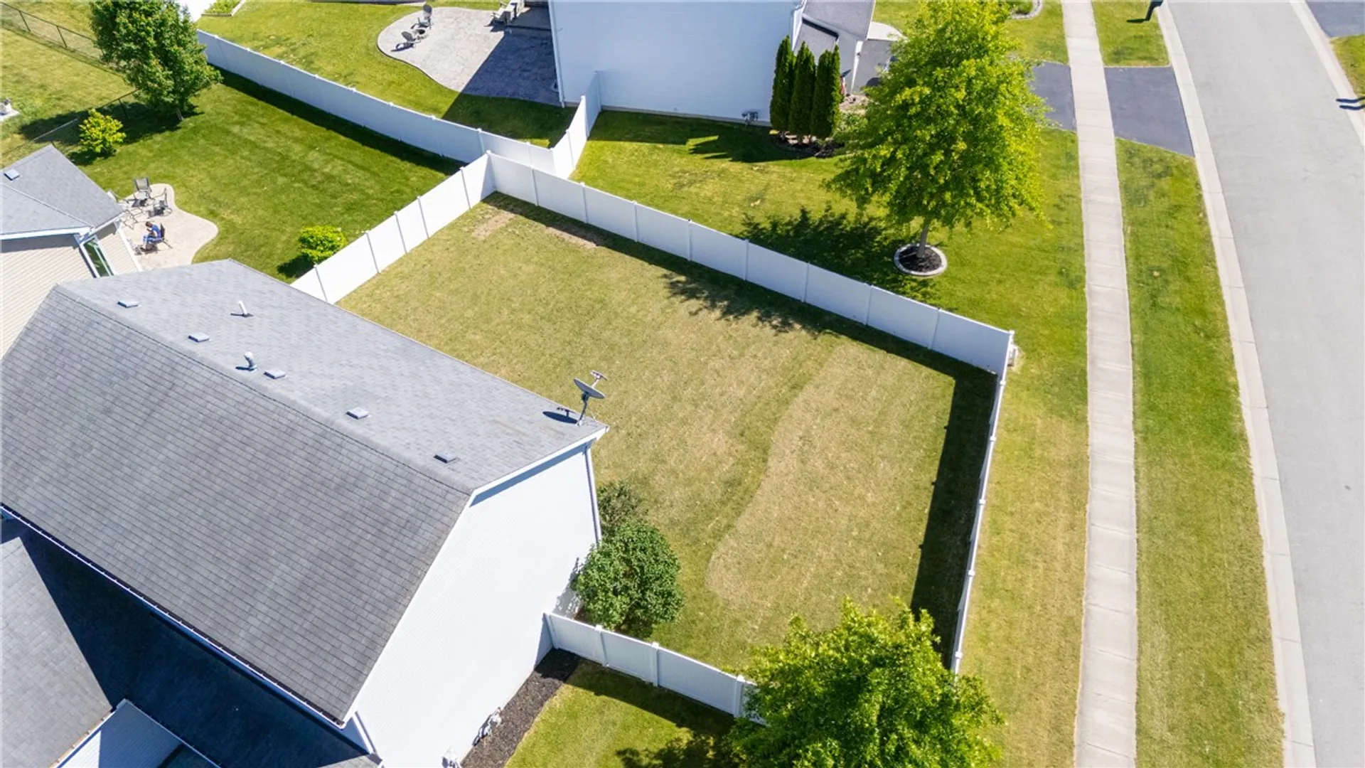 Property at 5 Brentford Lane, Greece, NY 14612 30